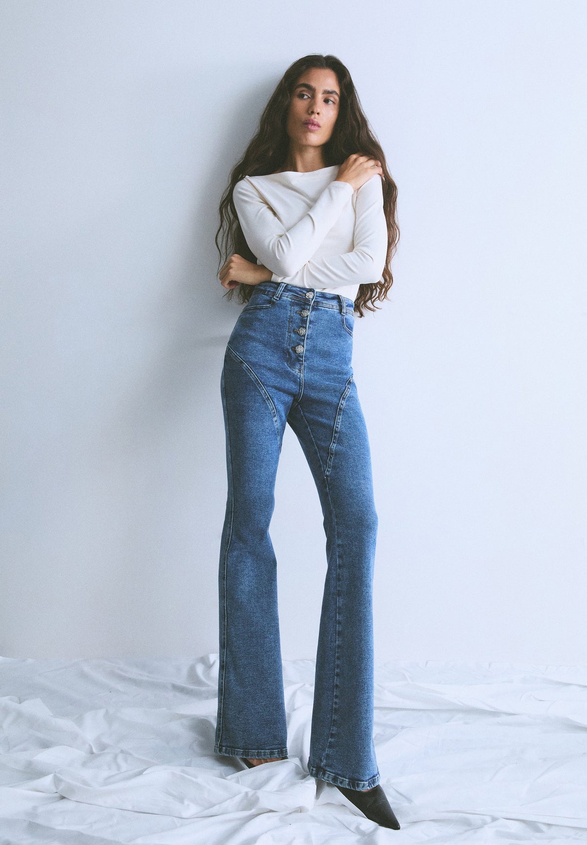 JEANS BOOTCUT E CINTURA SUBIDA