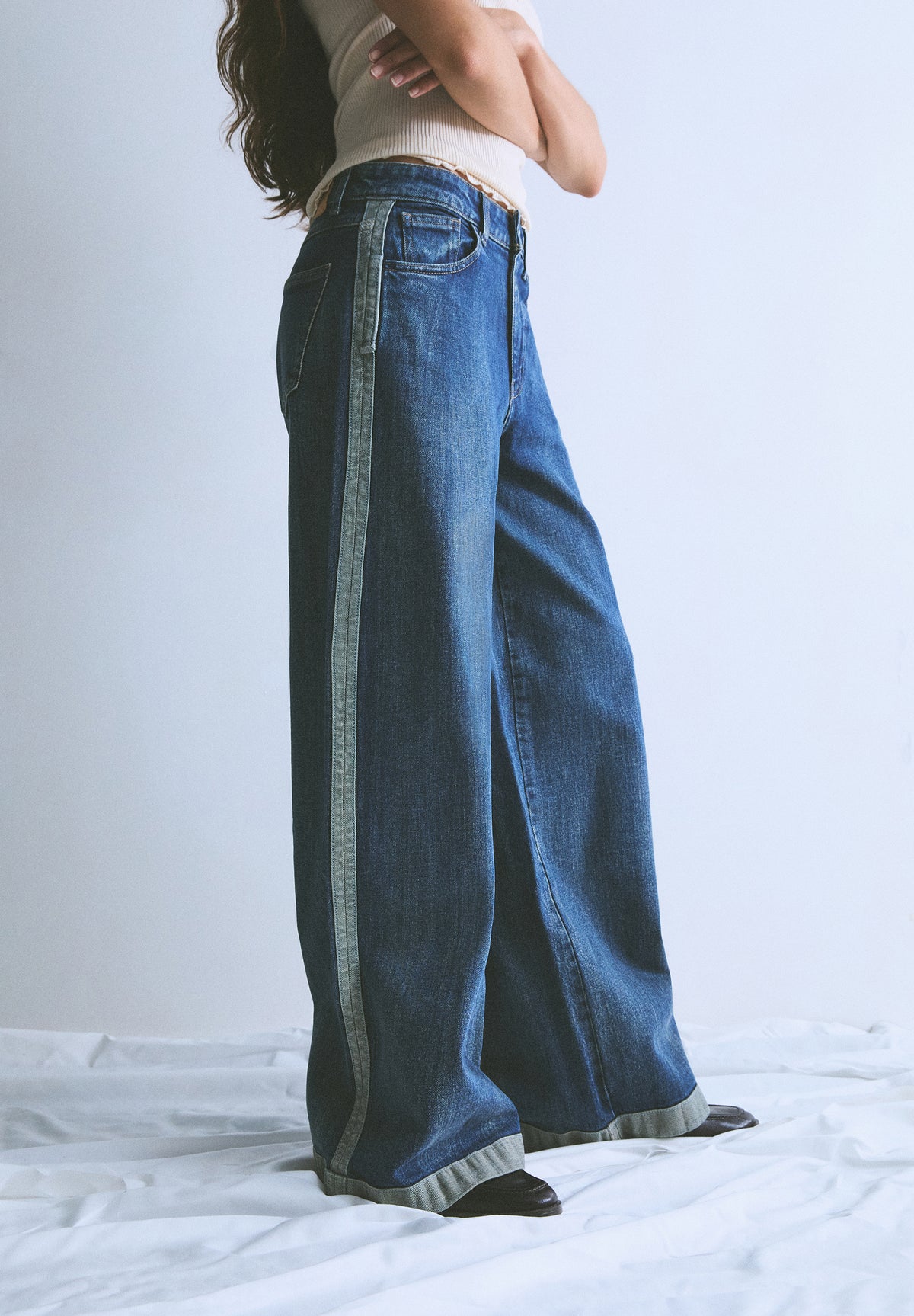 JEANS WIDE LEG COM TIRAS LATERAIS