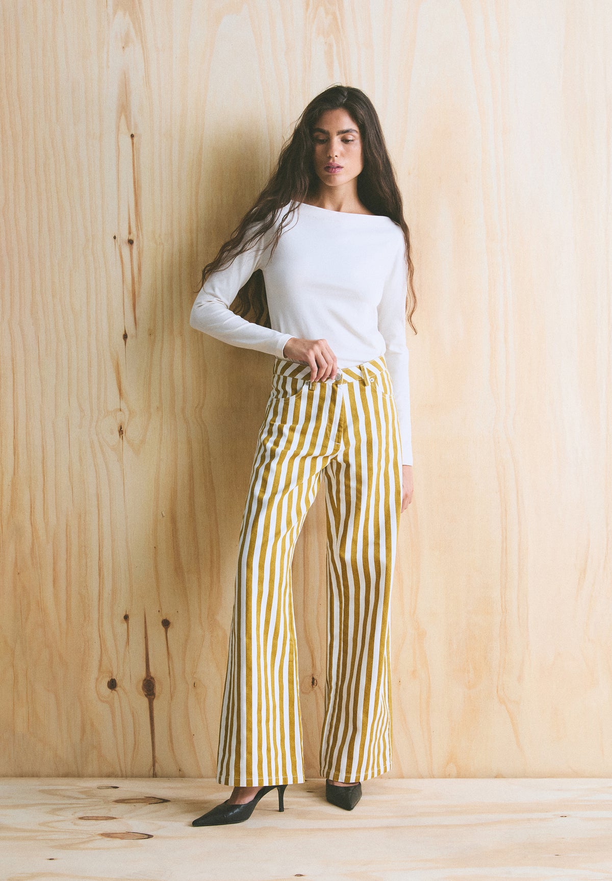 CALÇAS DENIM ÀS RISCAS