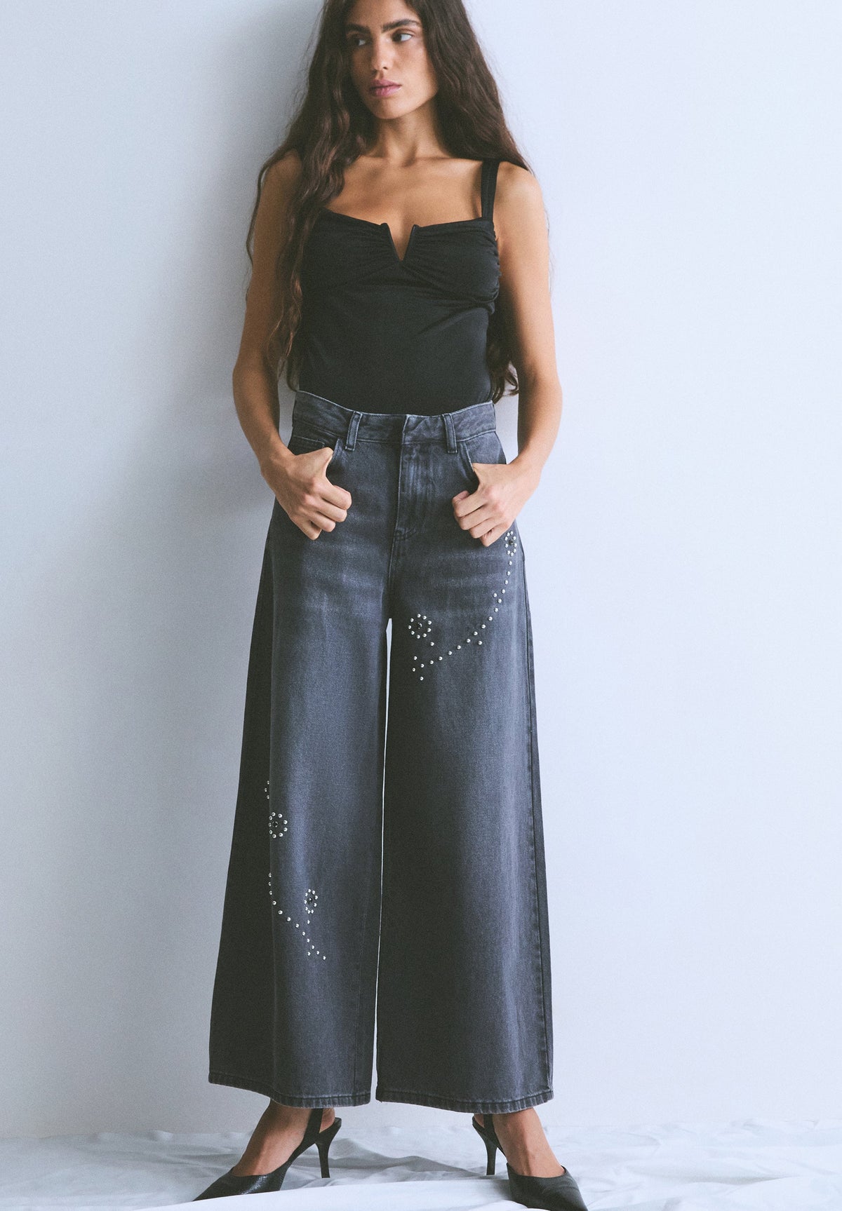 JEANS CULOTTES COM TACHAS