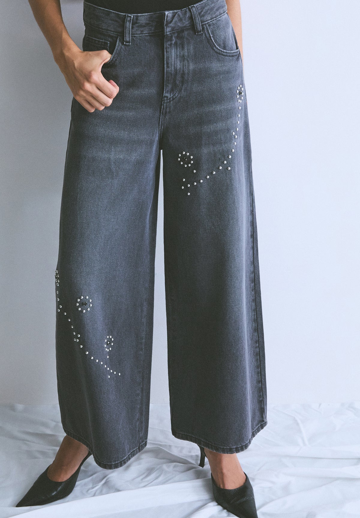 JEANS CULOTTES COM TACHAS
