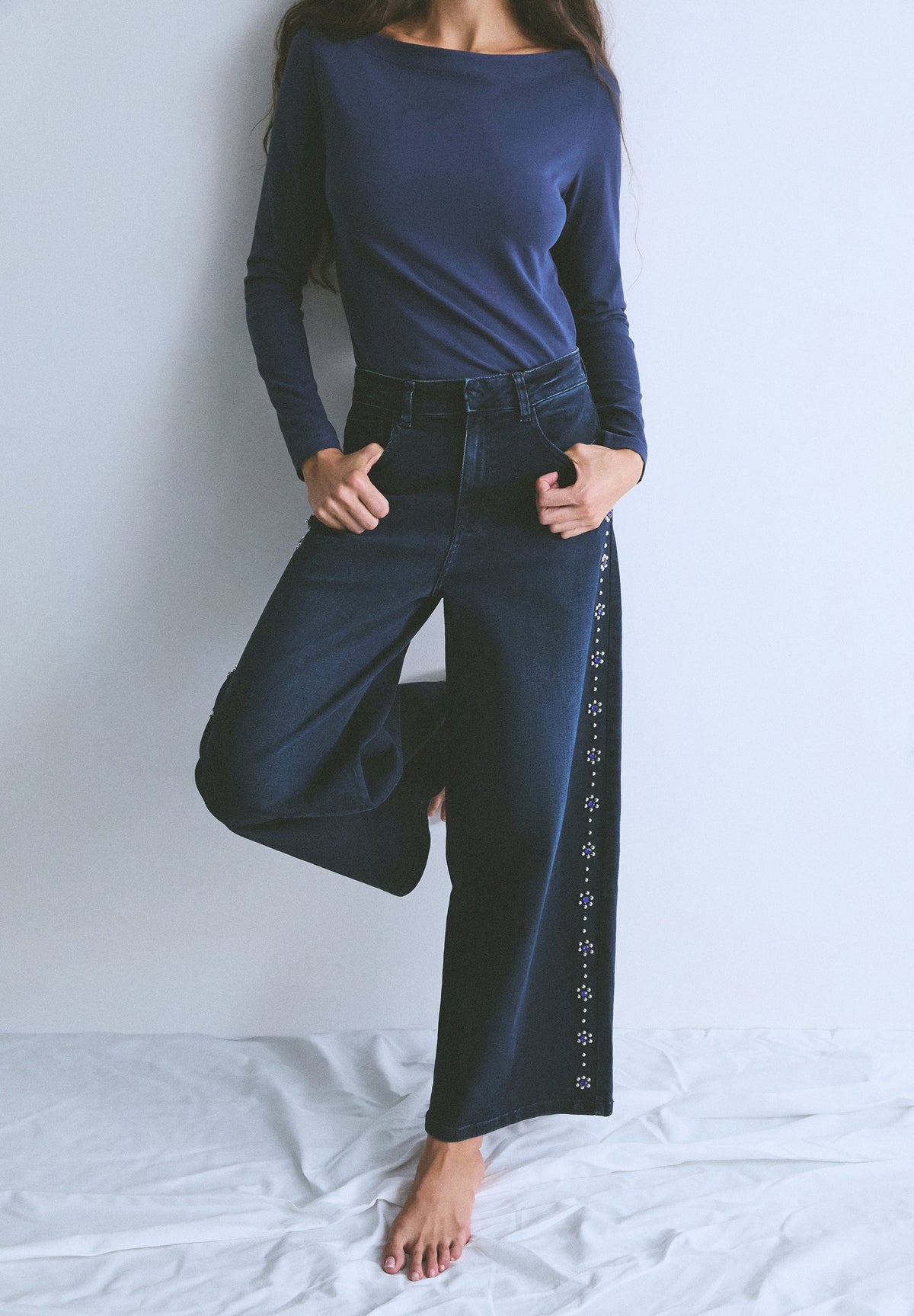 JEANS CULOTTES COM TACHAS