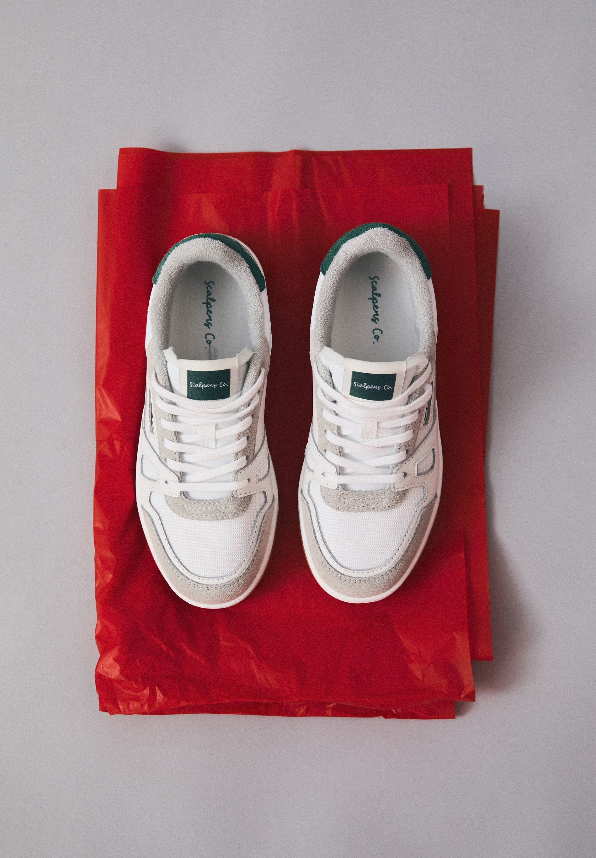 SAPATILHAS DE SOLA EM CONTRASTE