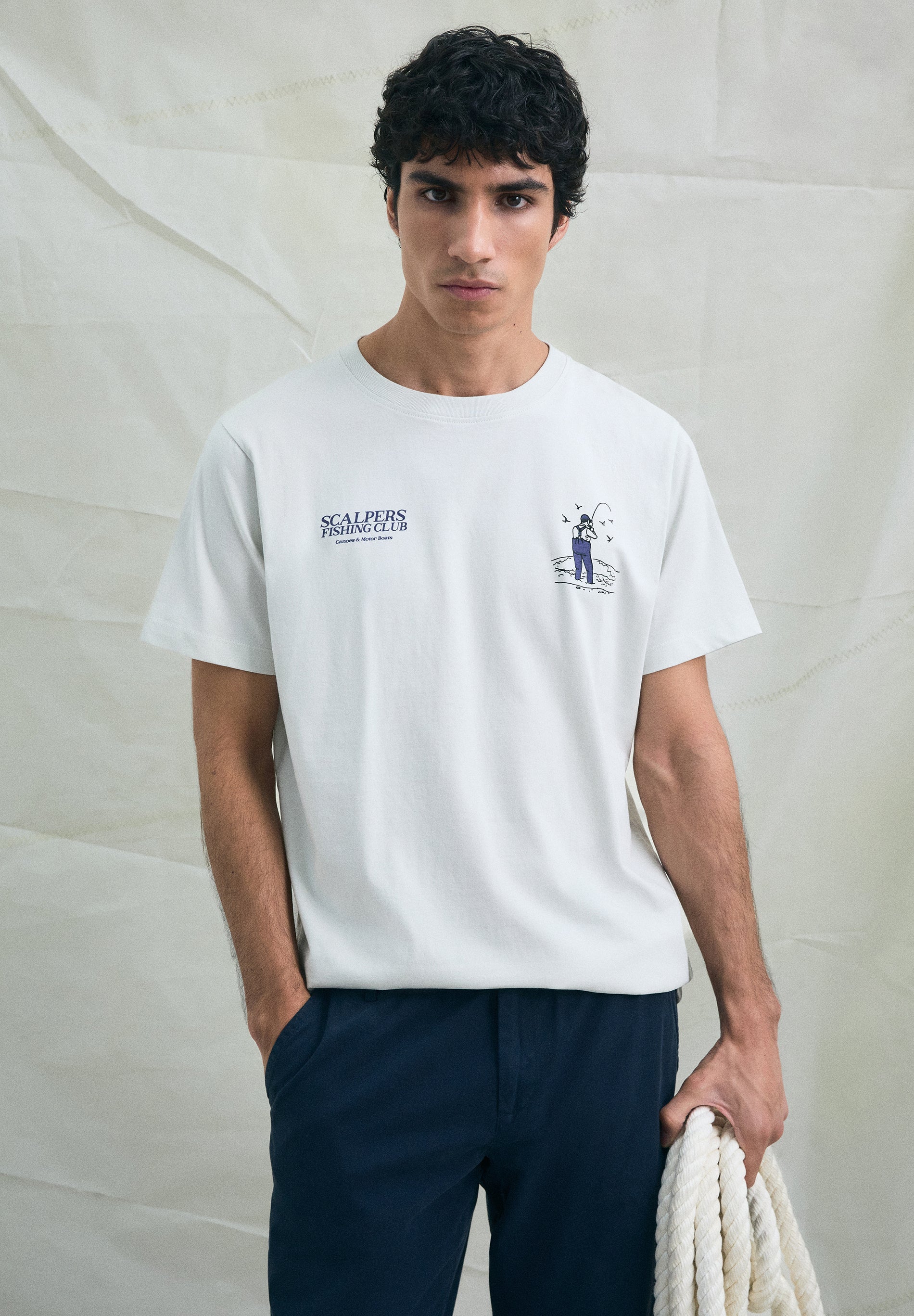 T-SHIRT COM PADRÃO PESCADOR