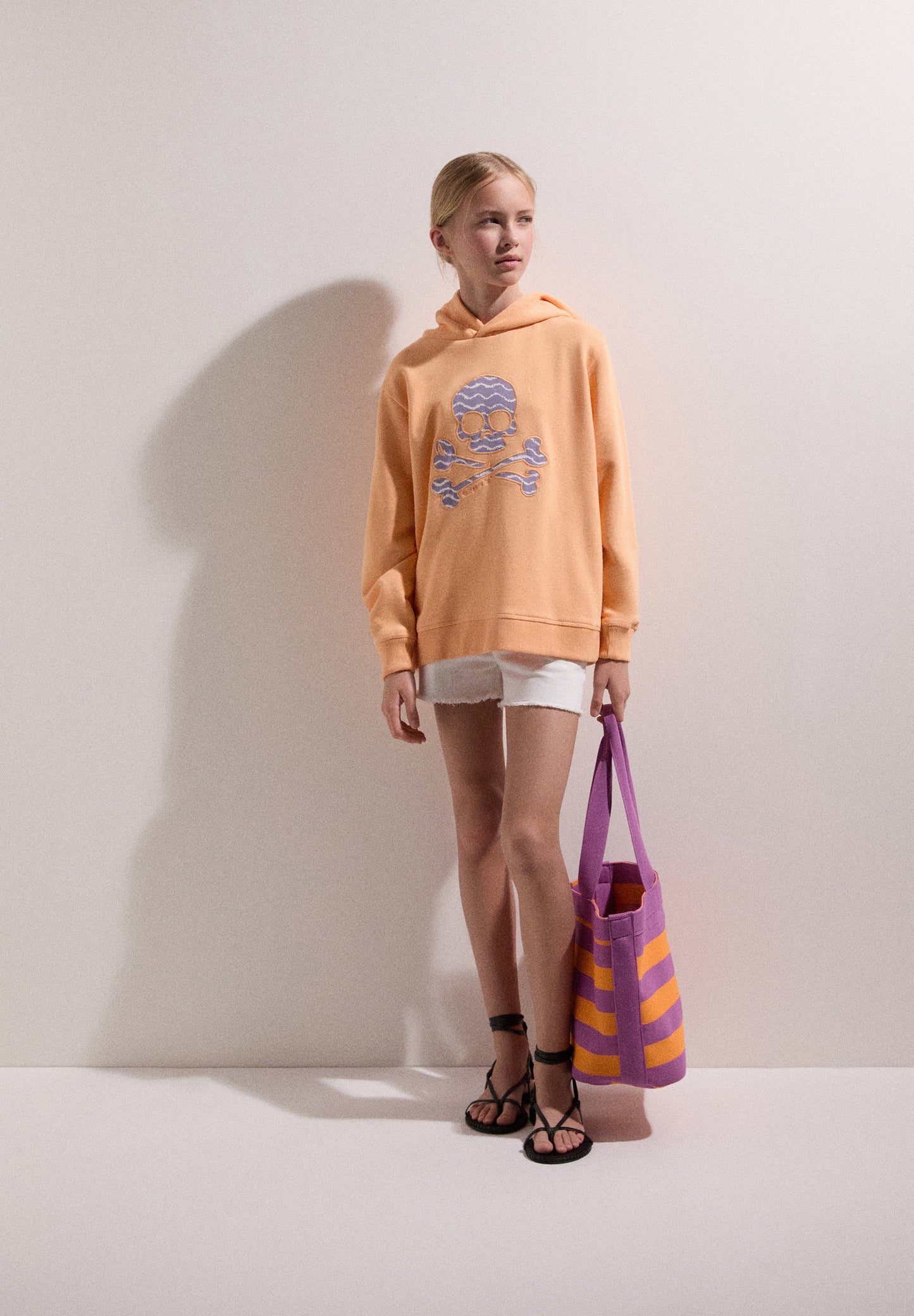 SWEATSHIRT COM CAPUZ E SKULL