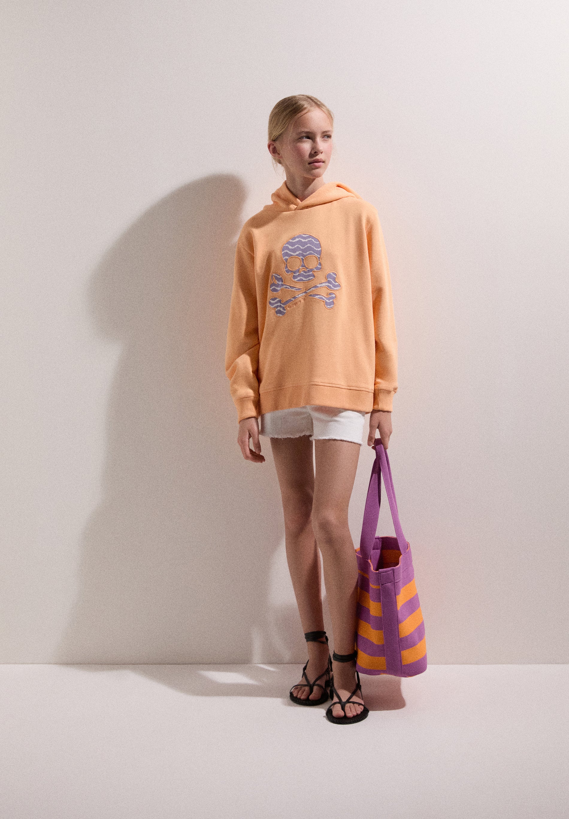 SWEATSHIRT COM CAPUZ E SKULL