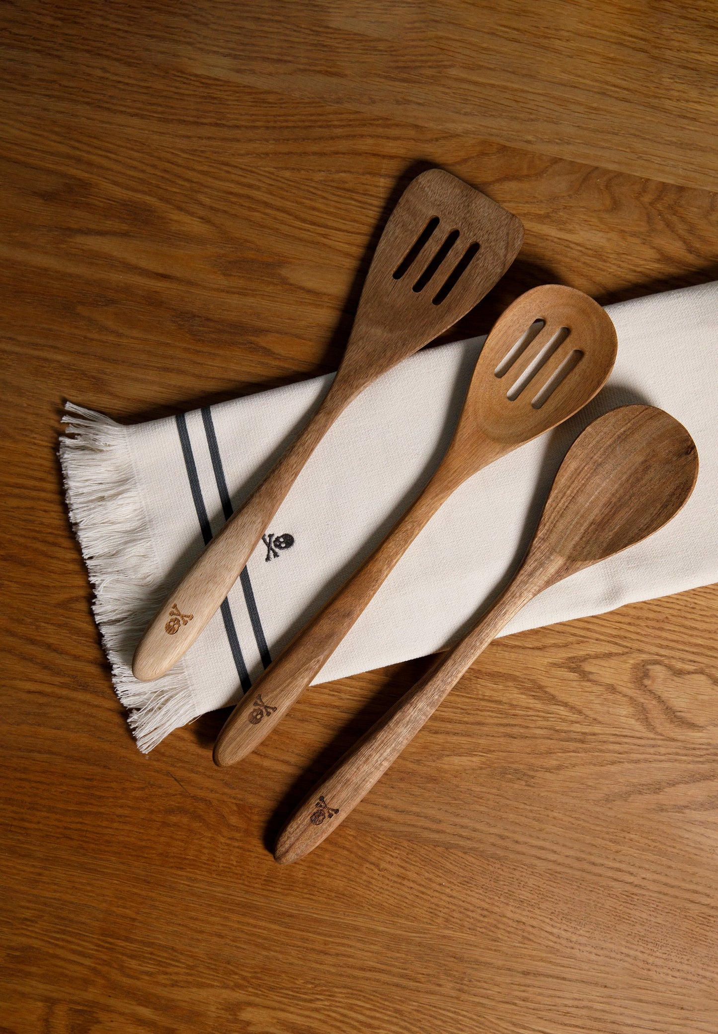 PACK DE UTENSÍLIOS DE MADEIRA COM SKULL