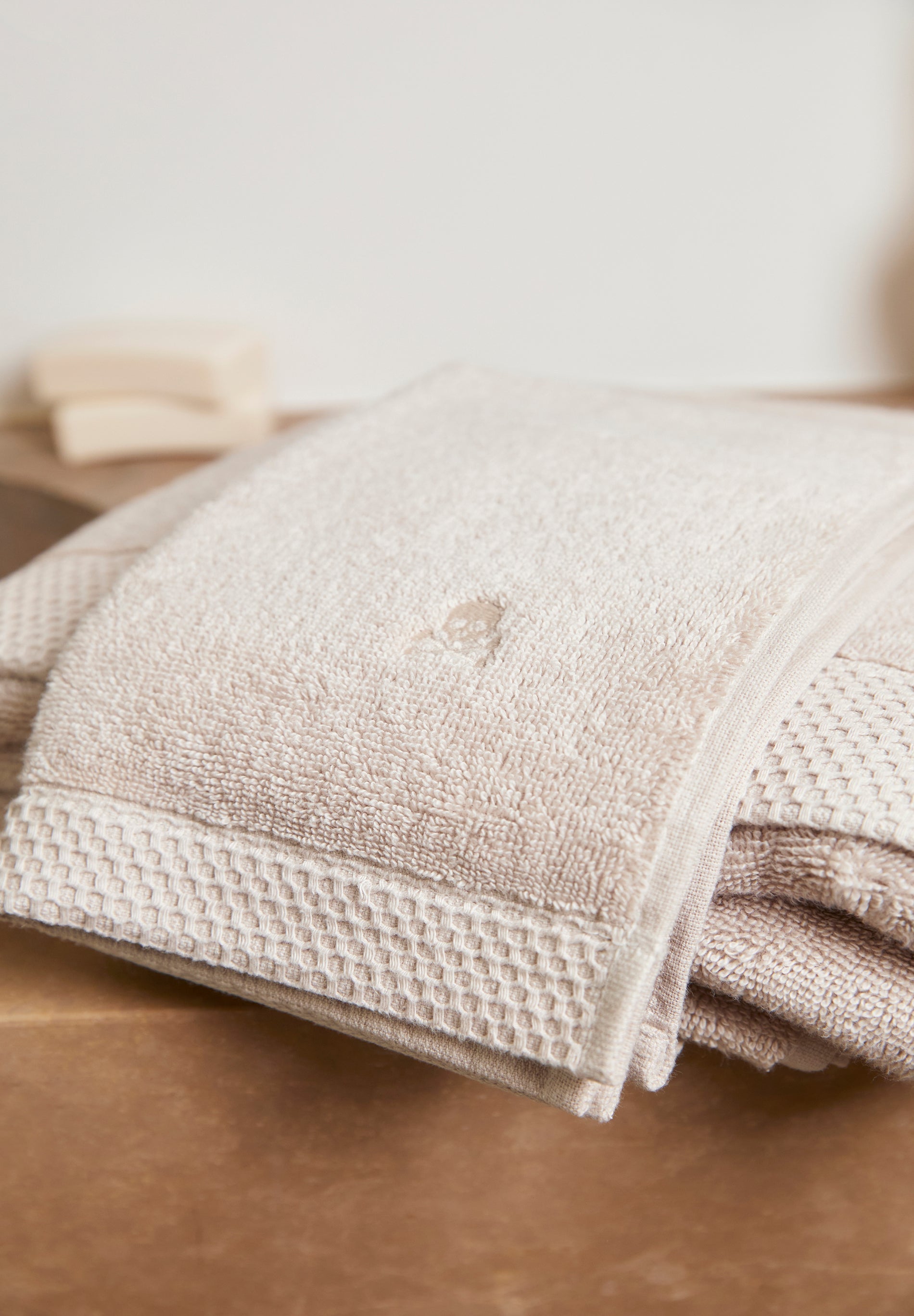 TOALHA DE LAVABO COM REBORDO