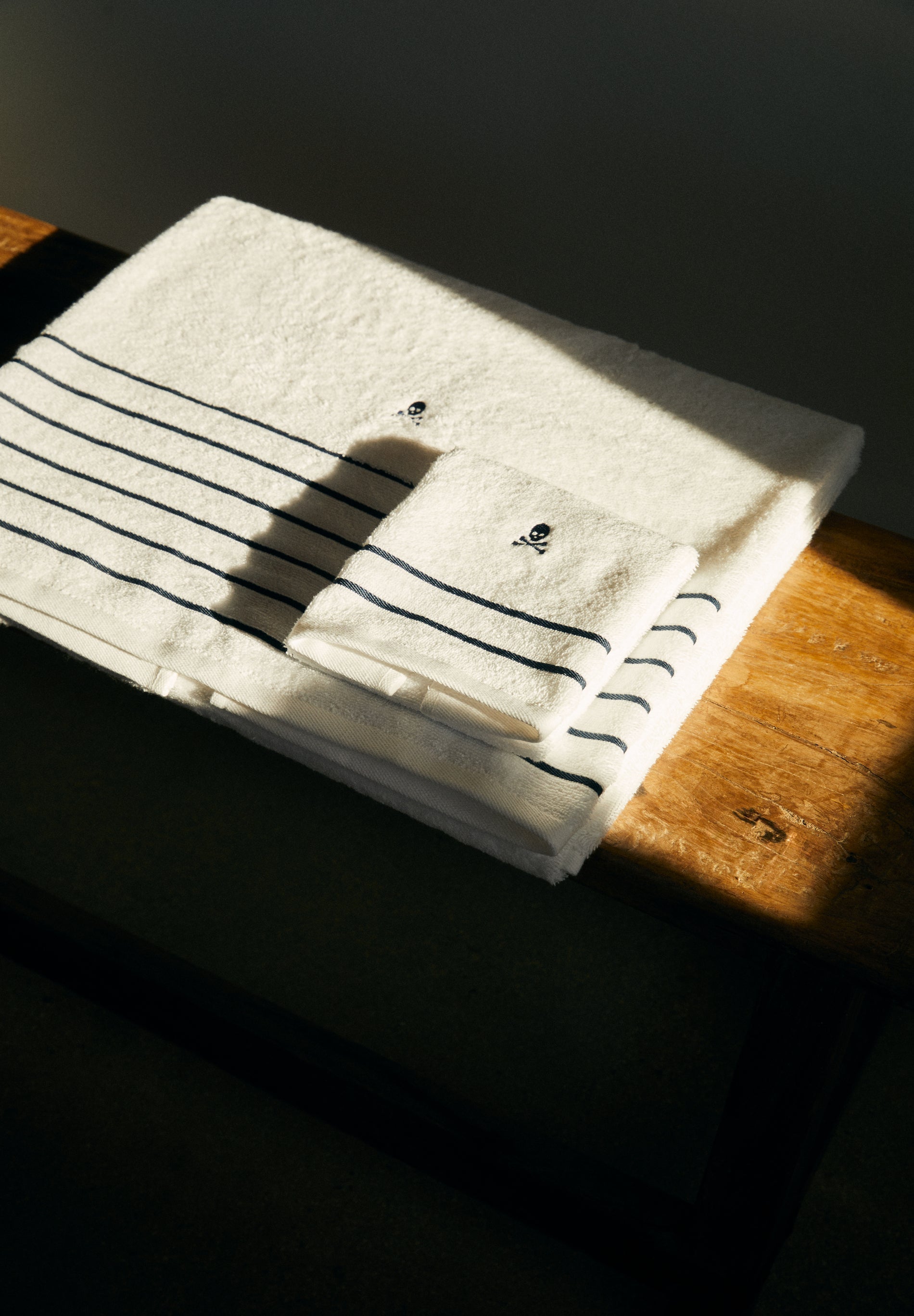 TOALHA DE BANHO ÀS RISCAS