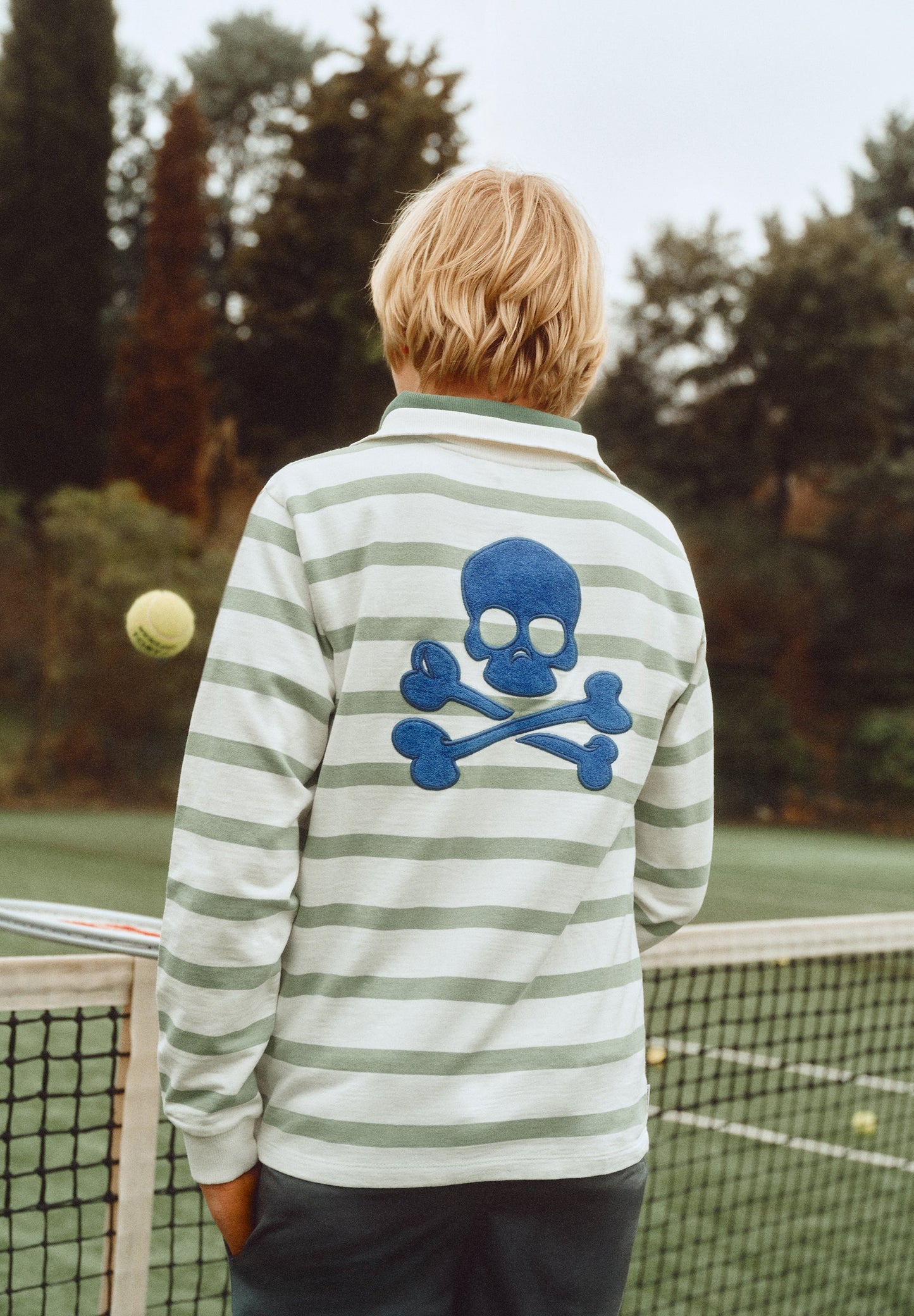 SWEATSHIRT ÀS RISCAS COM GOLA POLO