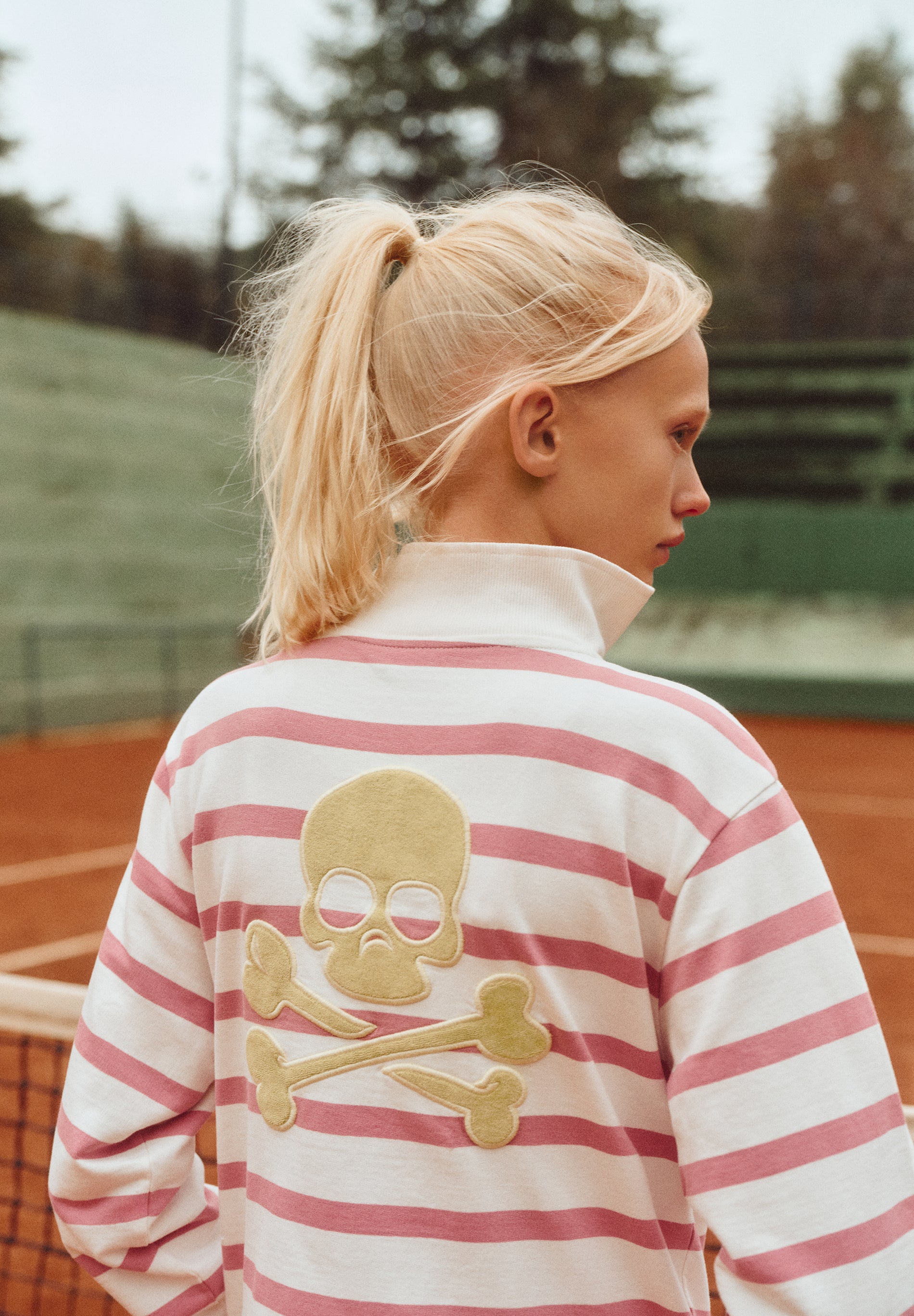 SWEATSHIRT DE GOLA ALTA ÀS RISCAS