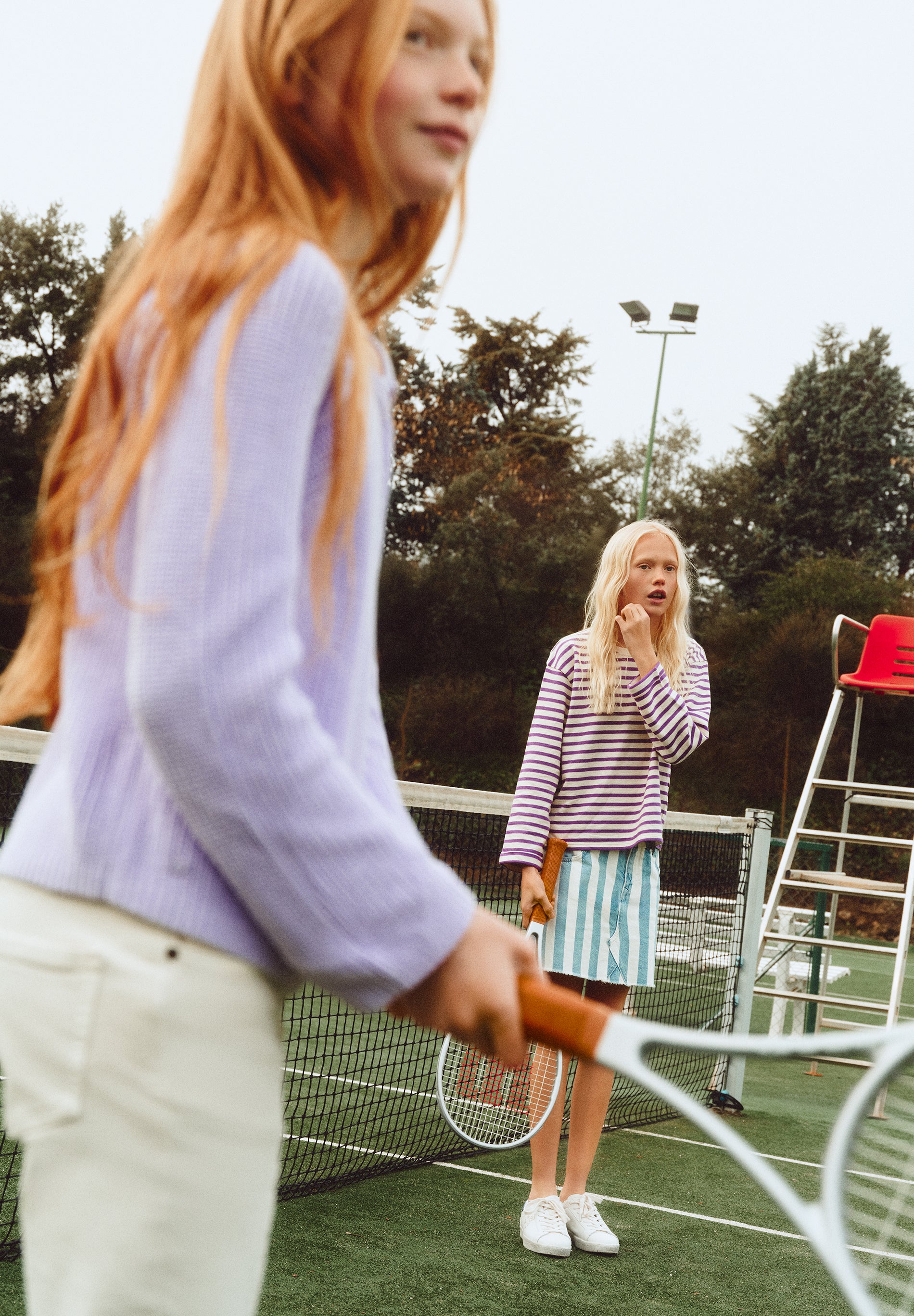 T-SHIRT ÀS RISCAS COM SKULL