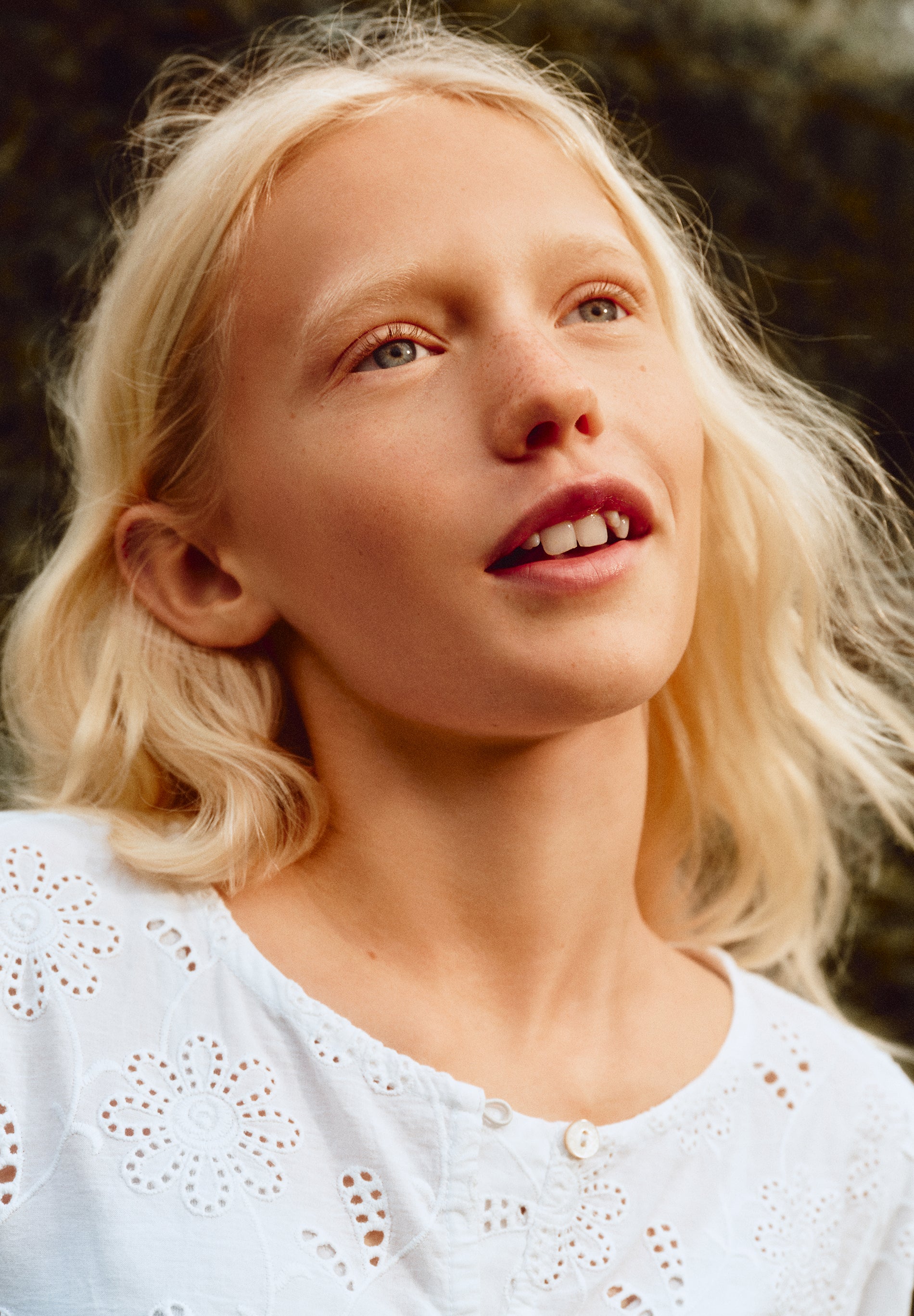 BLUSA PERFURADA COM BOTÕES