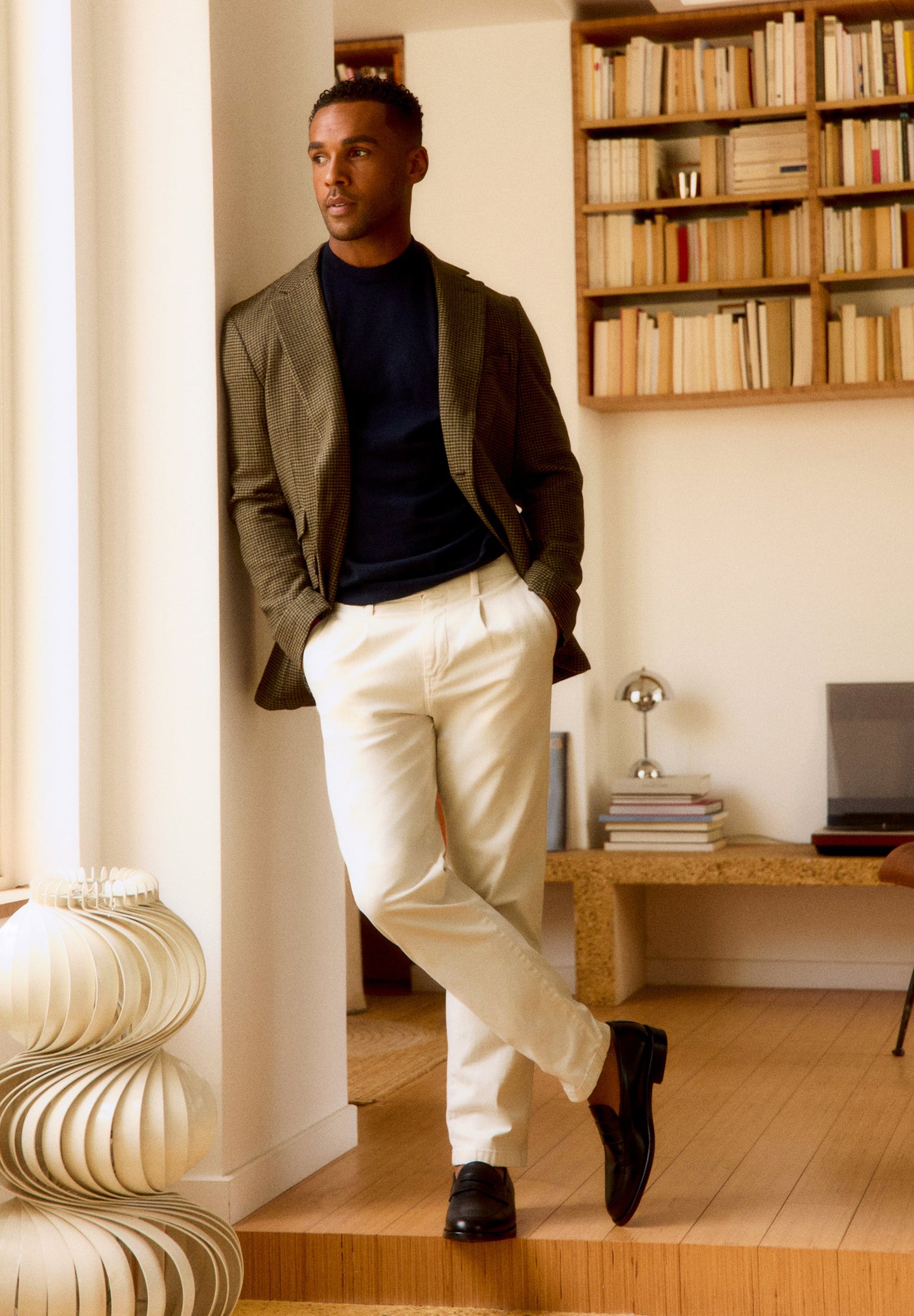 PANTALÓN CHINO PINZAS RELAXED - Scalpers