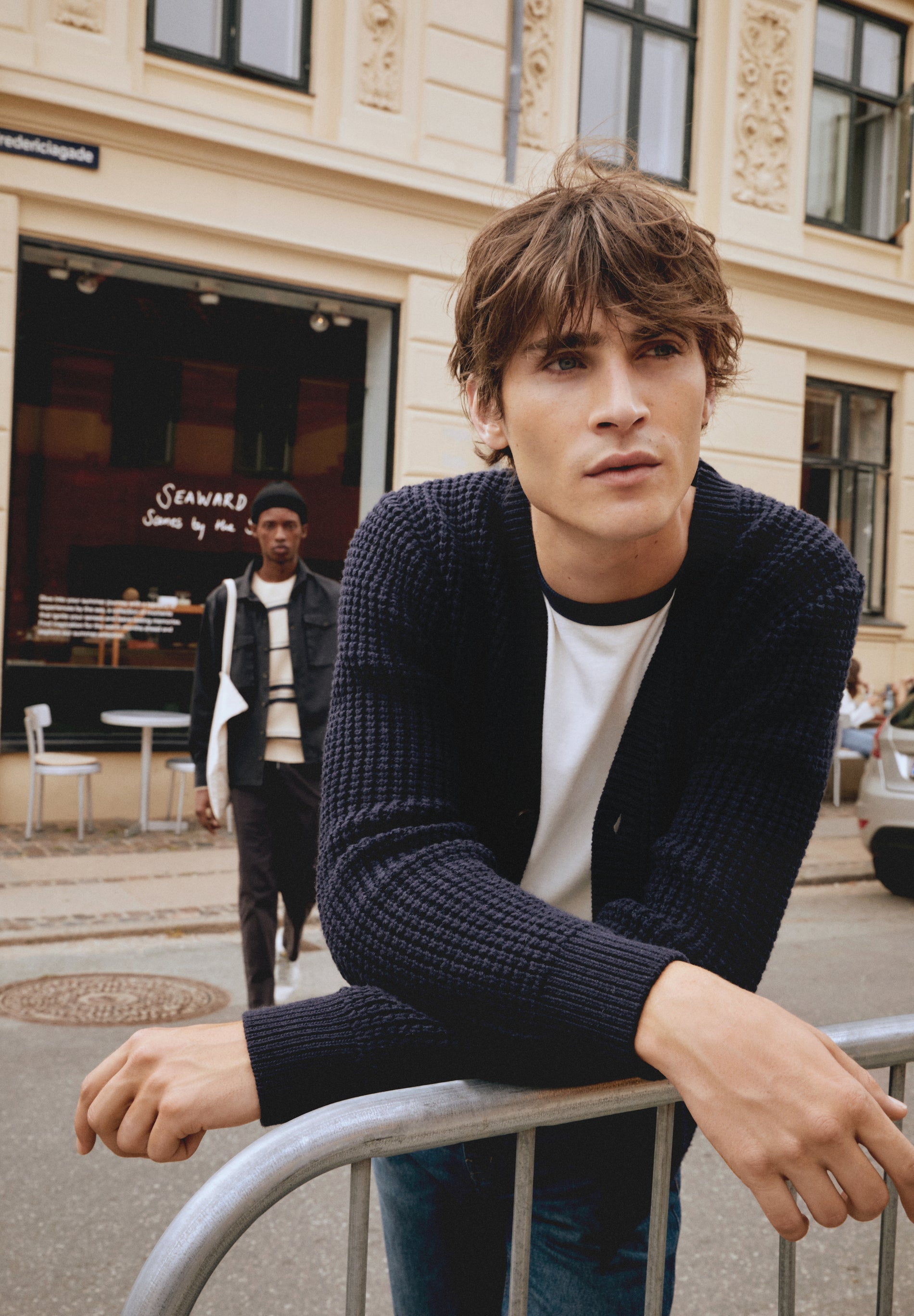 CARDIGAN COM ESTRUTURA EM CROCHÉ