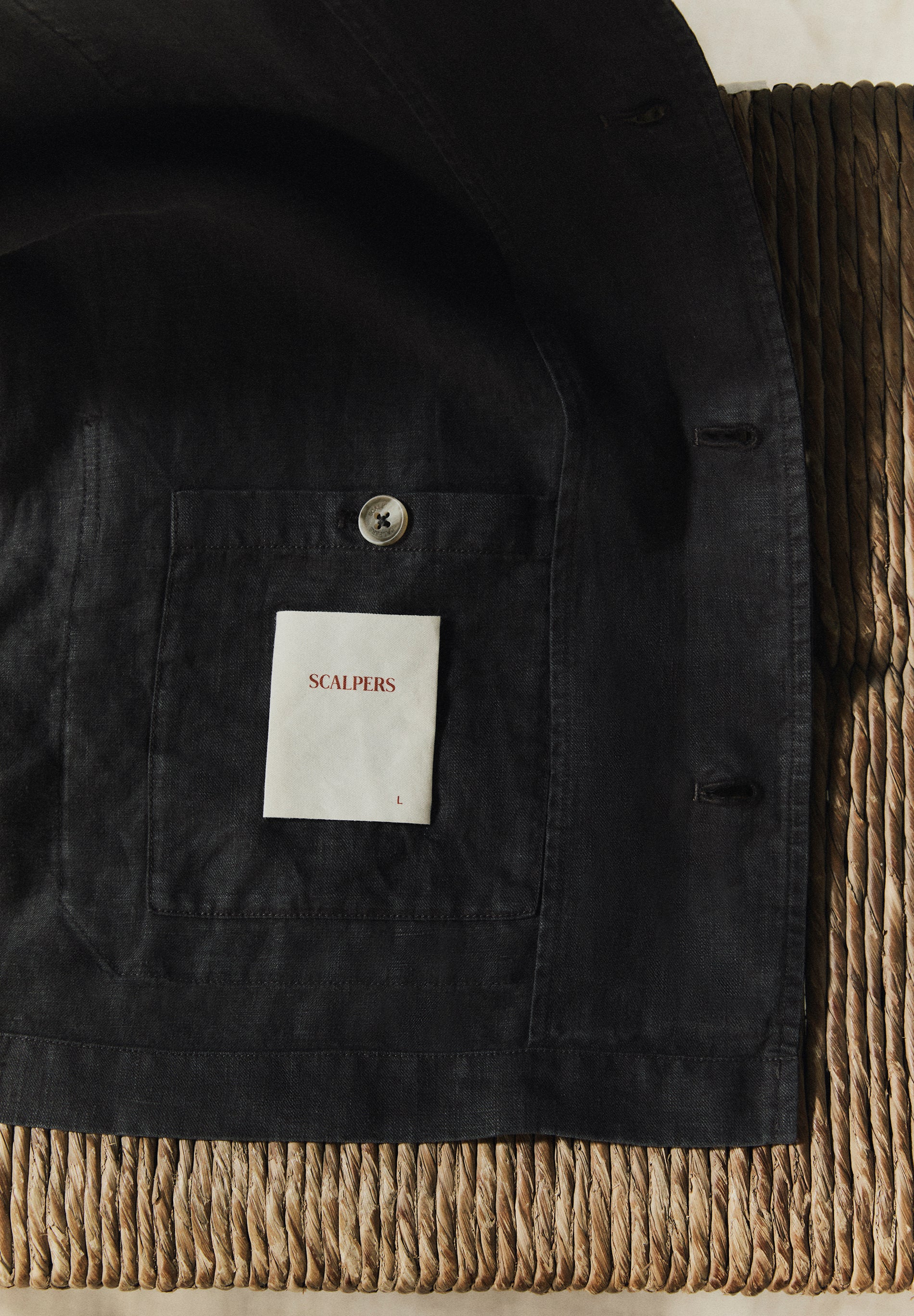 CAMISA COMPRIDA EM LINHO COM BOLSOS