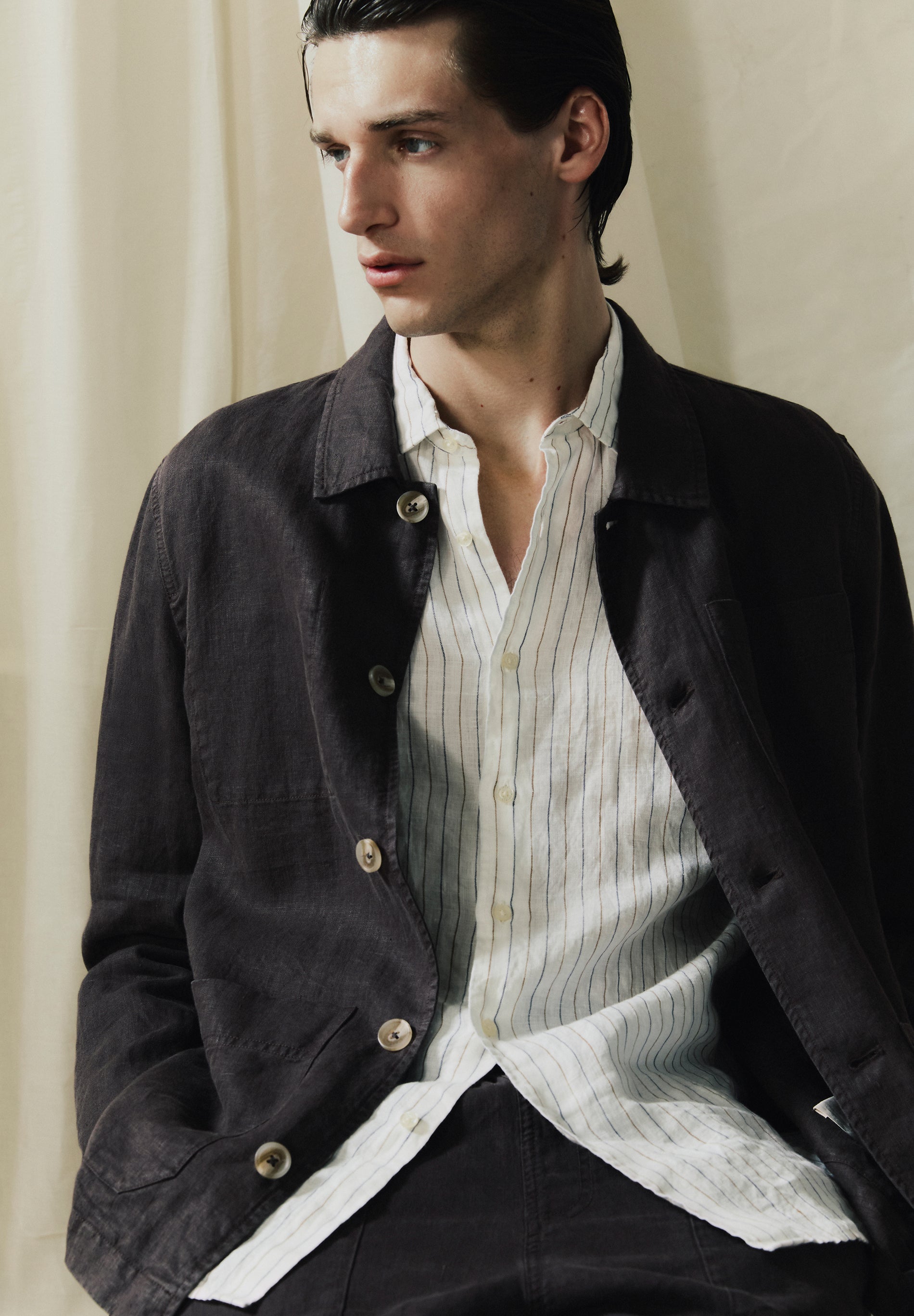 CAMISA COMPRIDA EM LINHO COM BOLSOS