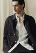 CAMISA COMPRIDA EM LINHO COM BOLSOS