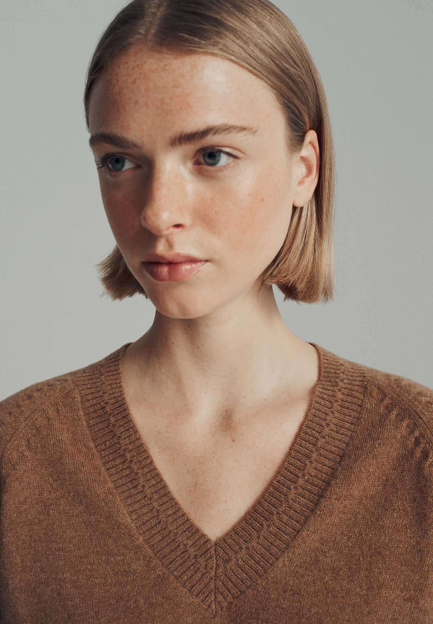 SWEATER 100% CAXEMIRA COM DECOTE EM V