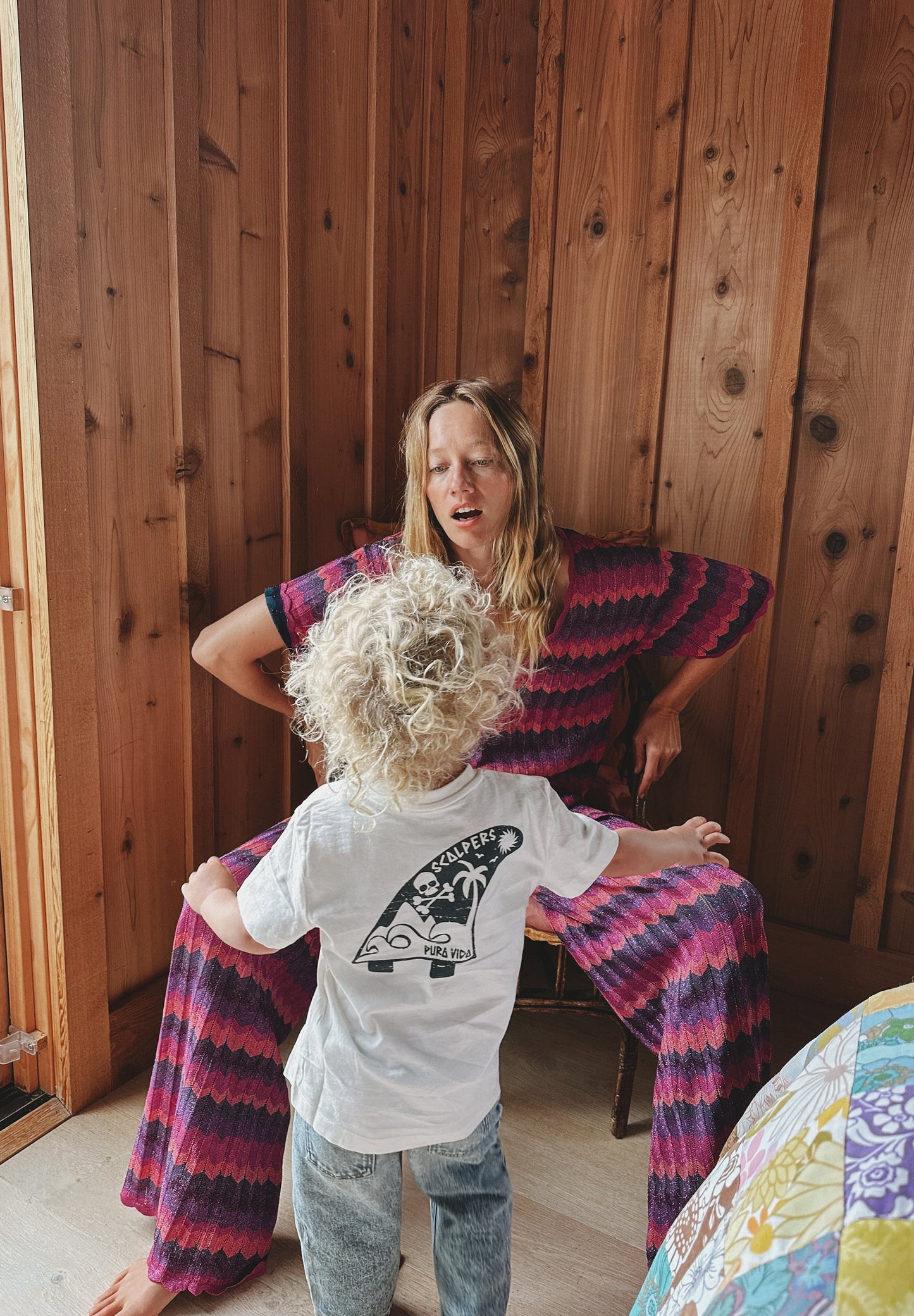 T-SHIRT COM PADRÃO SURF