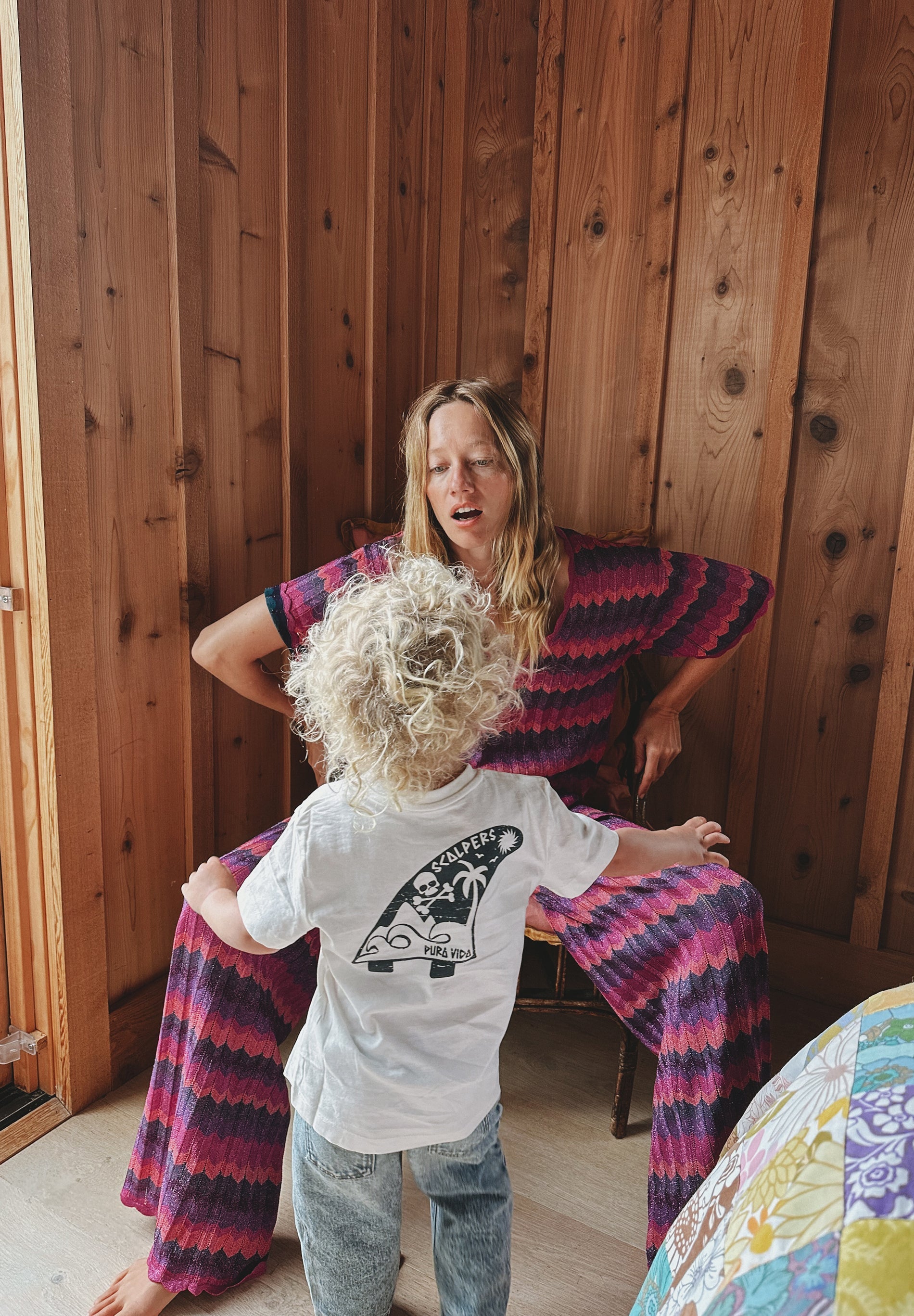 T-SHIRT COM PADRÃO SURF