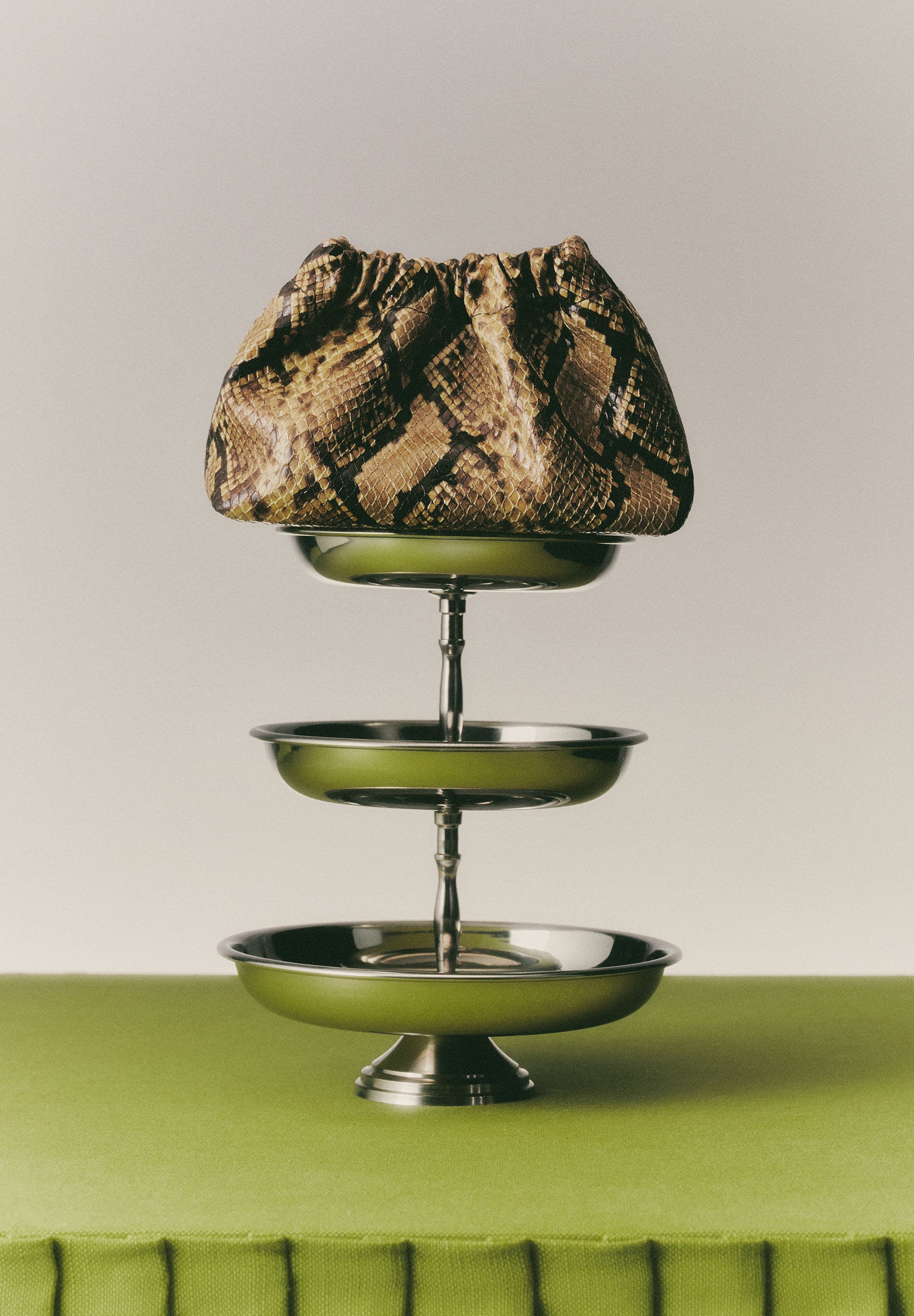 BOLSA DE MÃO COM ESTAMPADO ANIMAL