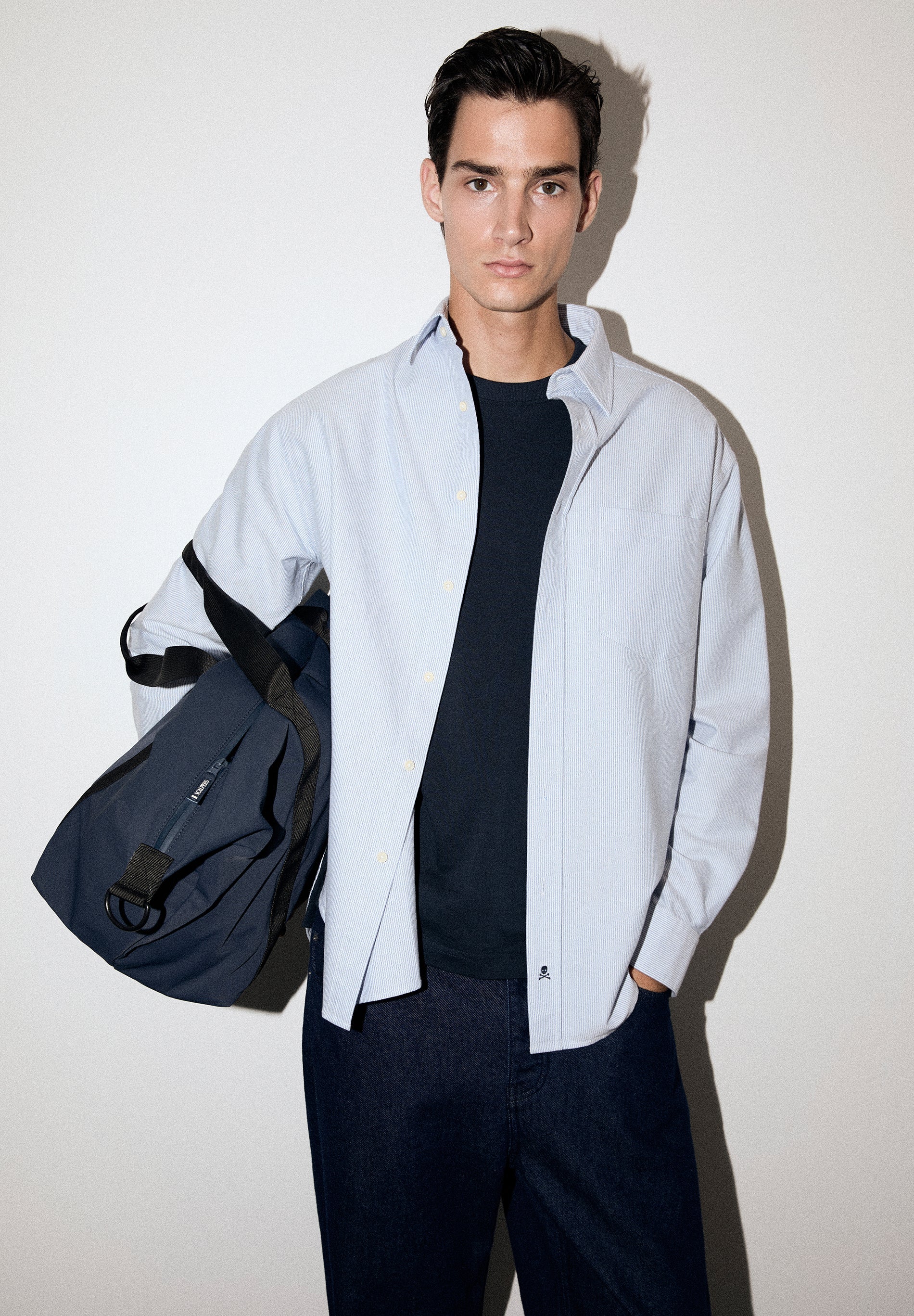 CAMISA ÀS RISCAS COM SKULL