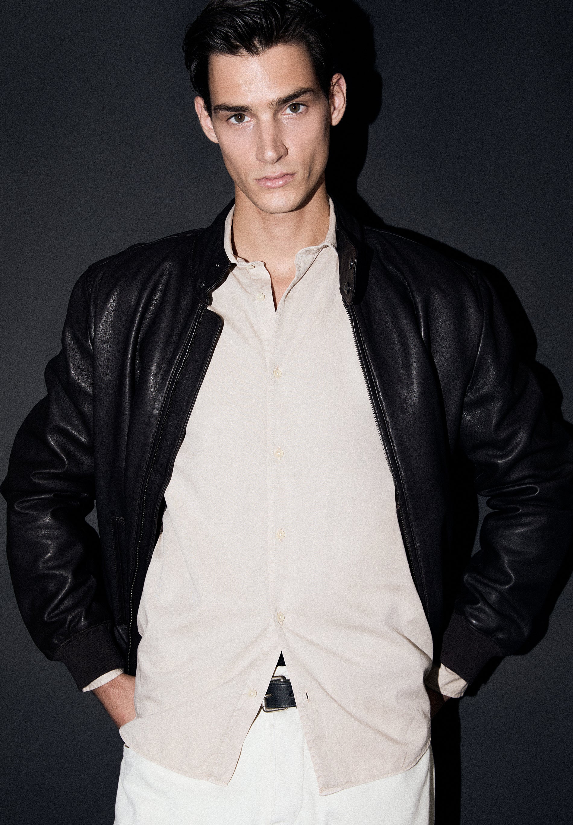 CAMISA COM LOGÓTIPO BORDADO NO TOM