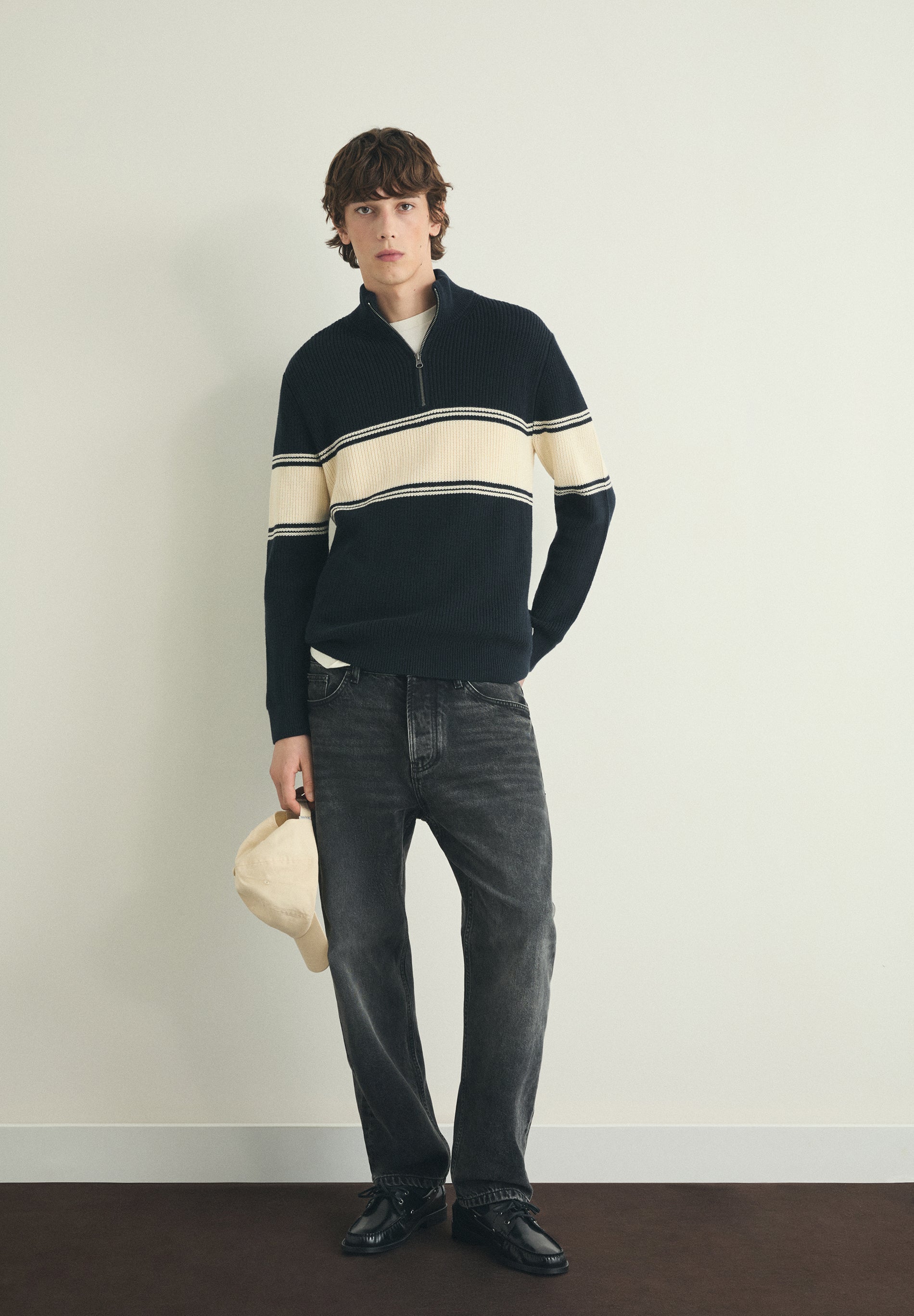 CAMISOLA DE MALHA E GOLA ALTA