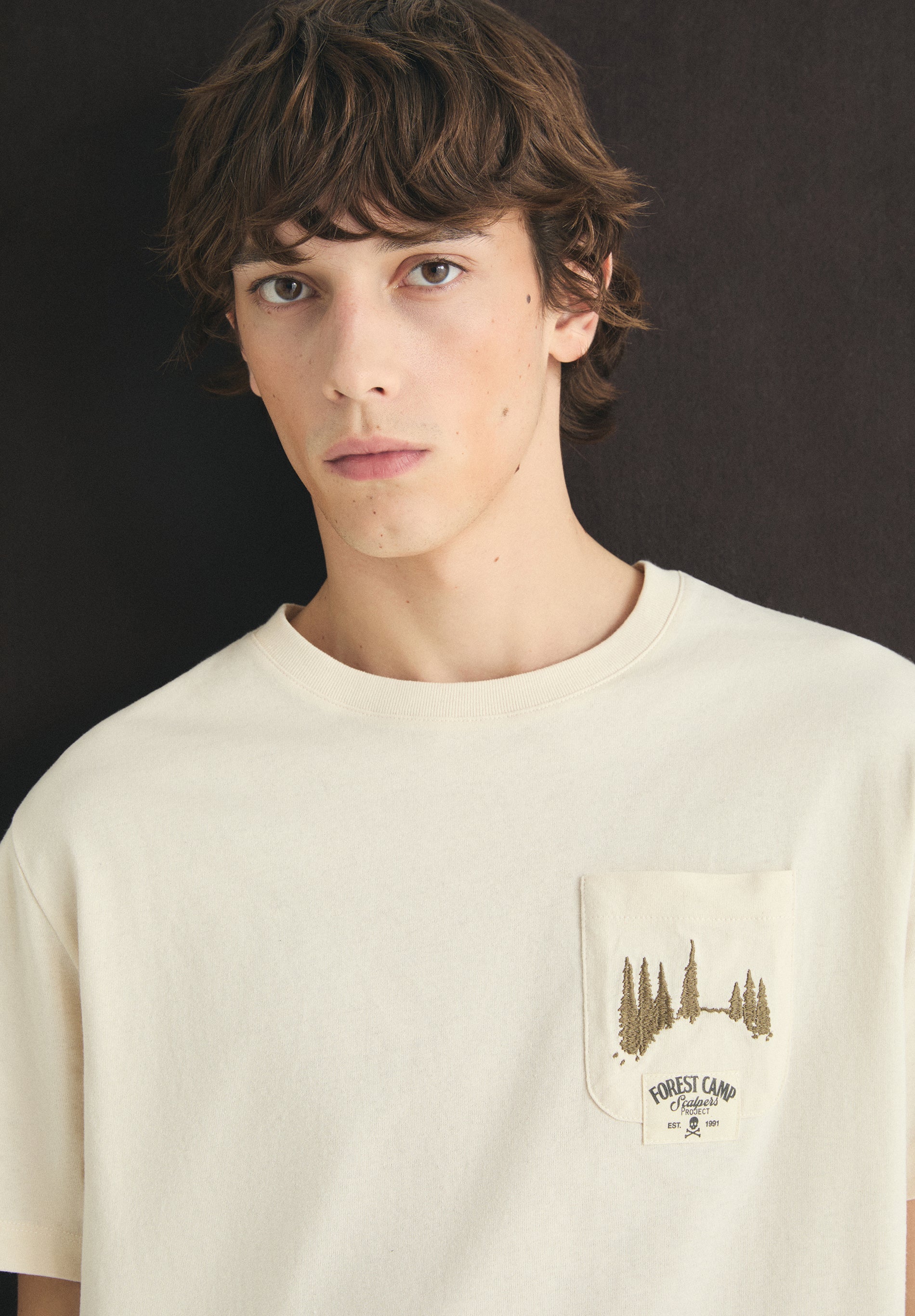 T-SHIRT COM PADRÃO COM EFEITO DESBOTADO