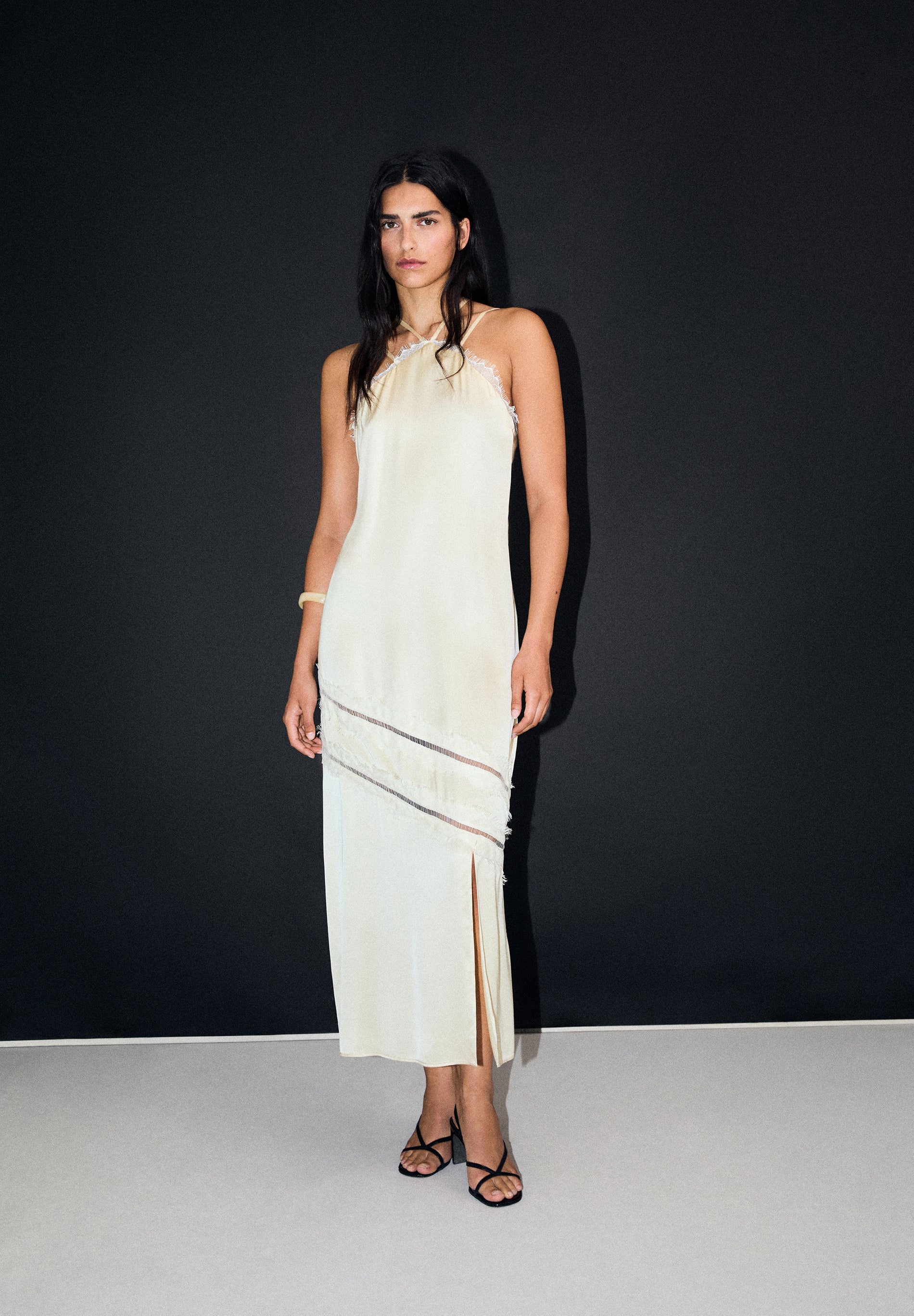 VESTIDO RENDADO ACETINADO