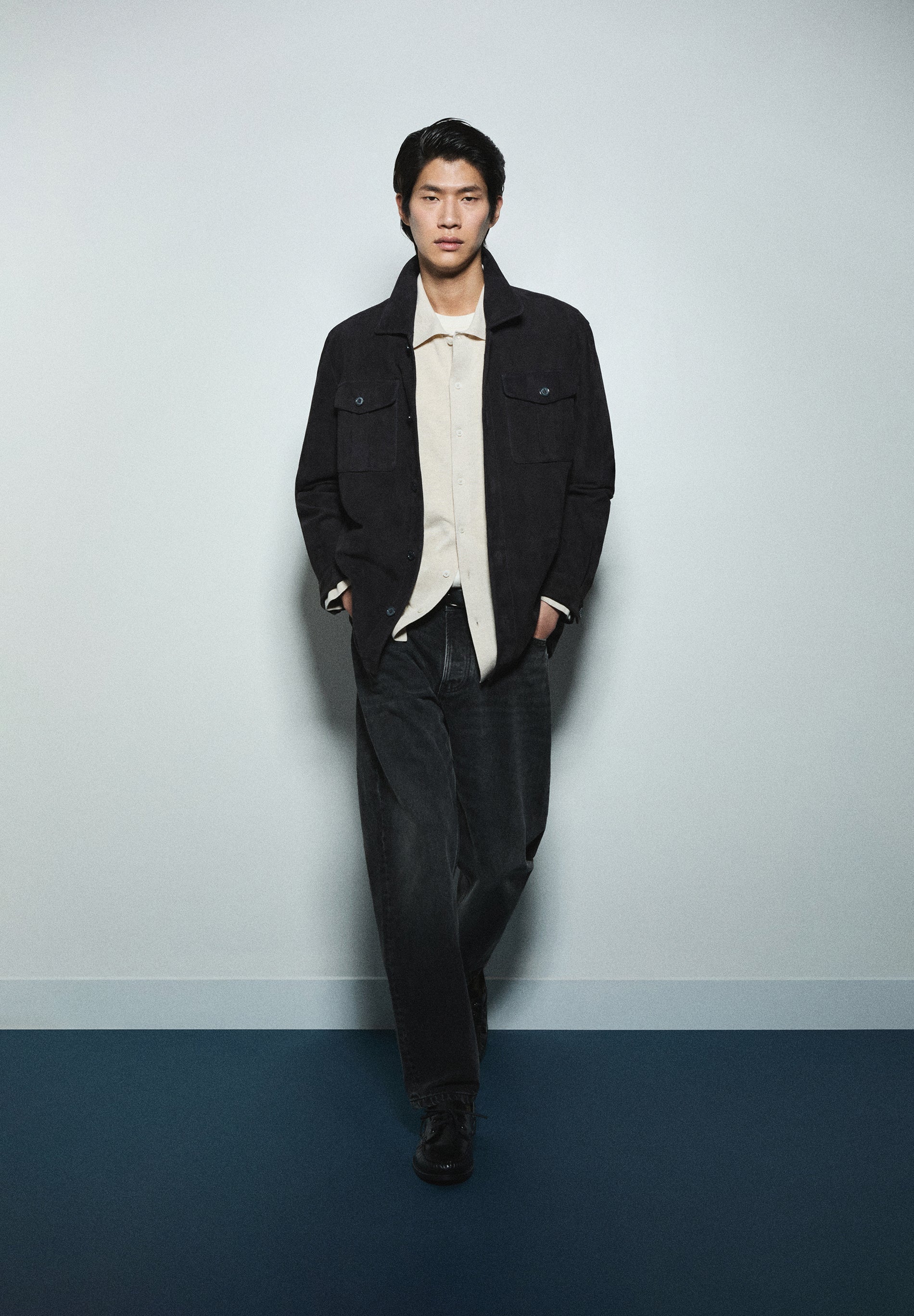 CAMISA COMPRIDA DE CAMURÇA COM BOLSOS