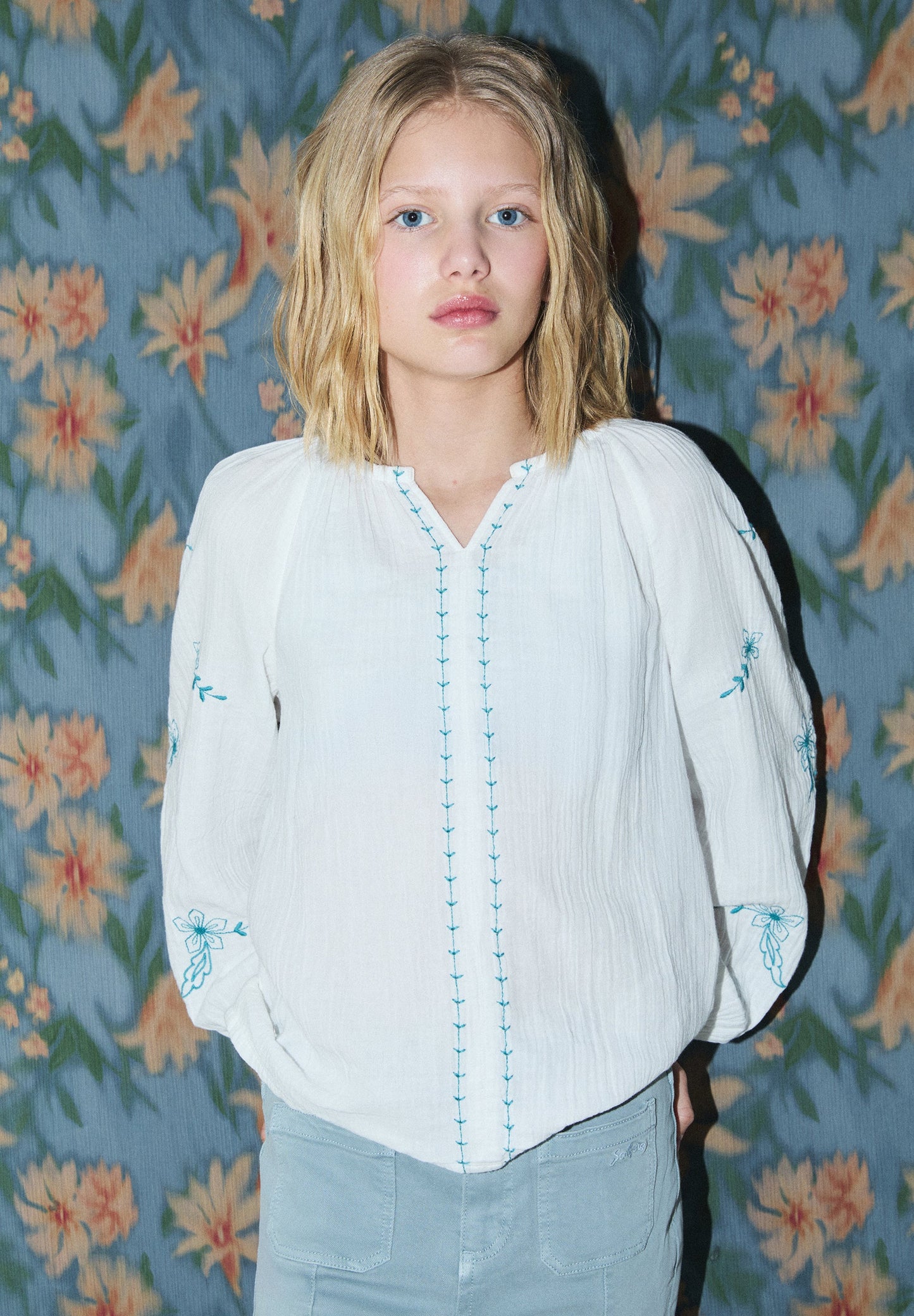 BLUSA PORMENORES BORDADOS