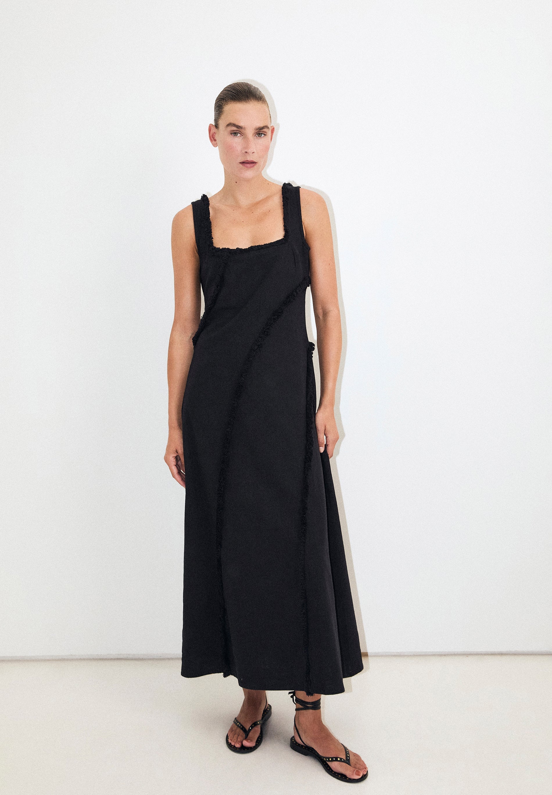 VESTIDO COM FRANJAS E PESPONTO