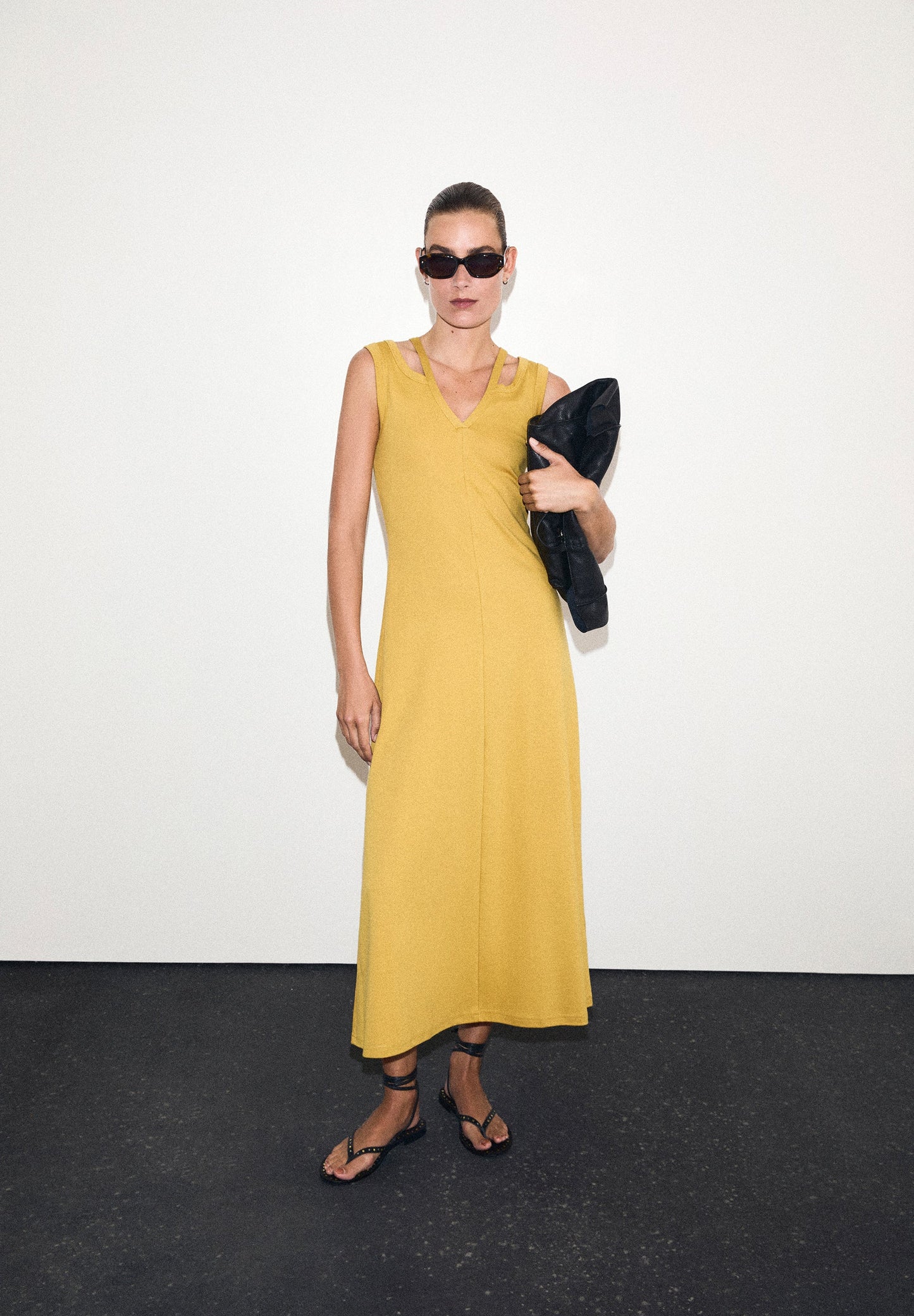 VESTIDO MIDI CUT OUT