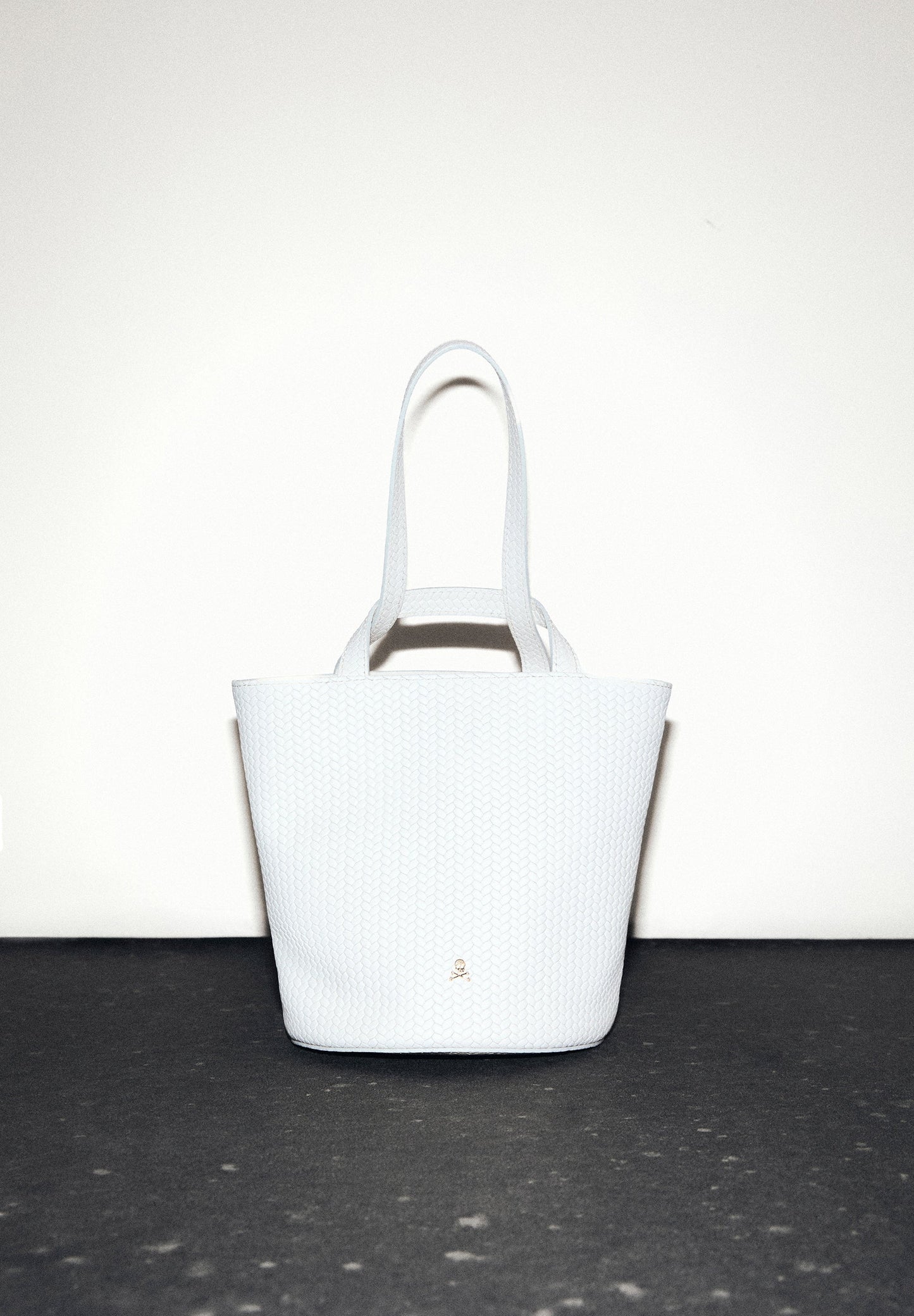 BOLSA MINI CUBO 100% PELE TRANÇADA