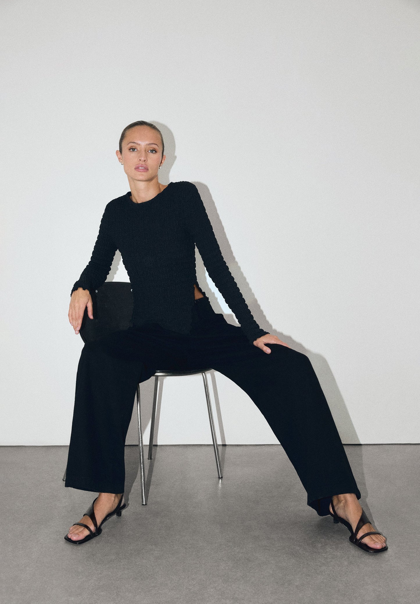 TOP DE DECOTE REDONDO COM ESTRUTURA