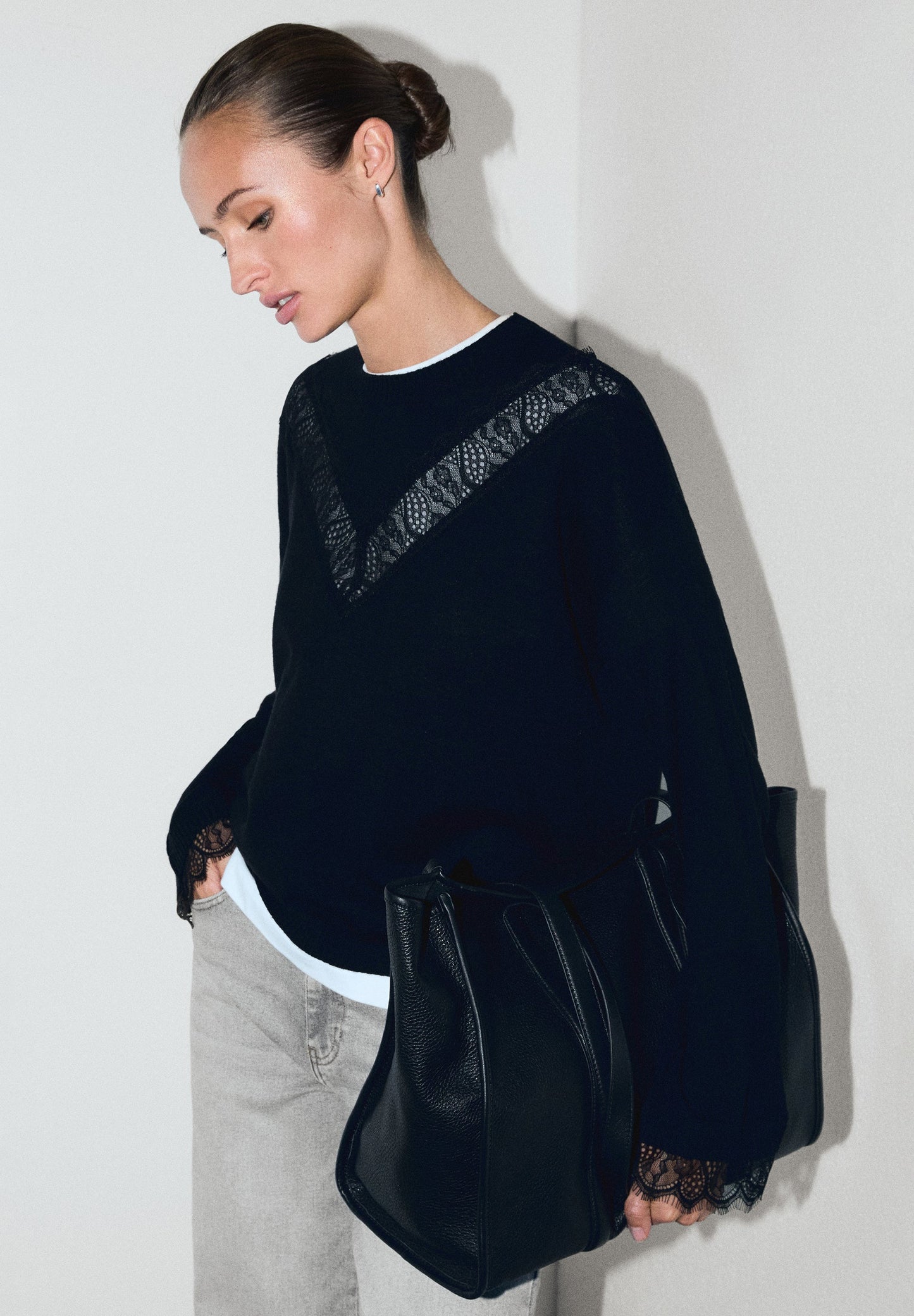 SWEATER COM PORMENORES DE RENDA