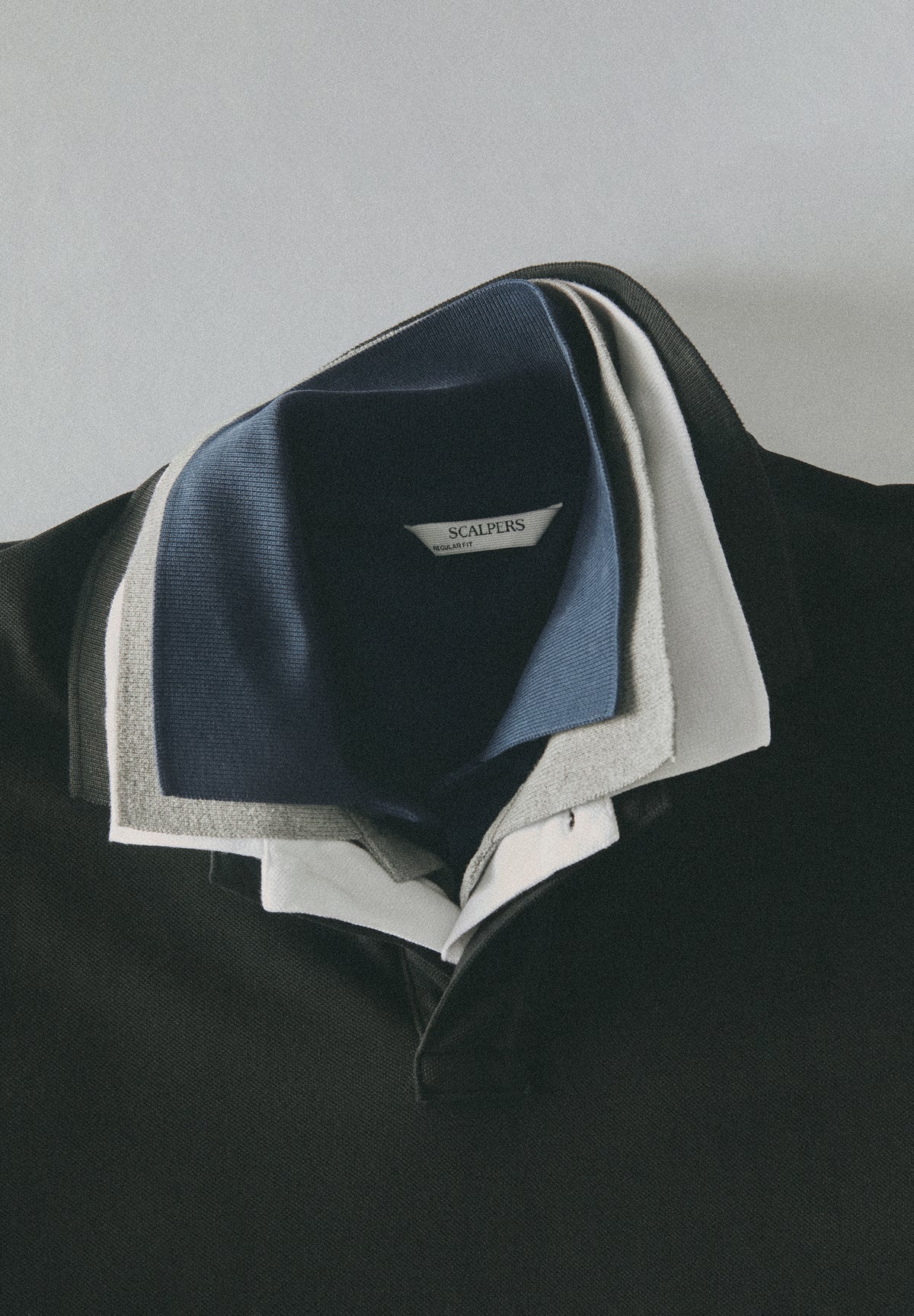 POLO COM CAVEIRA REGULAR FIT
