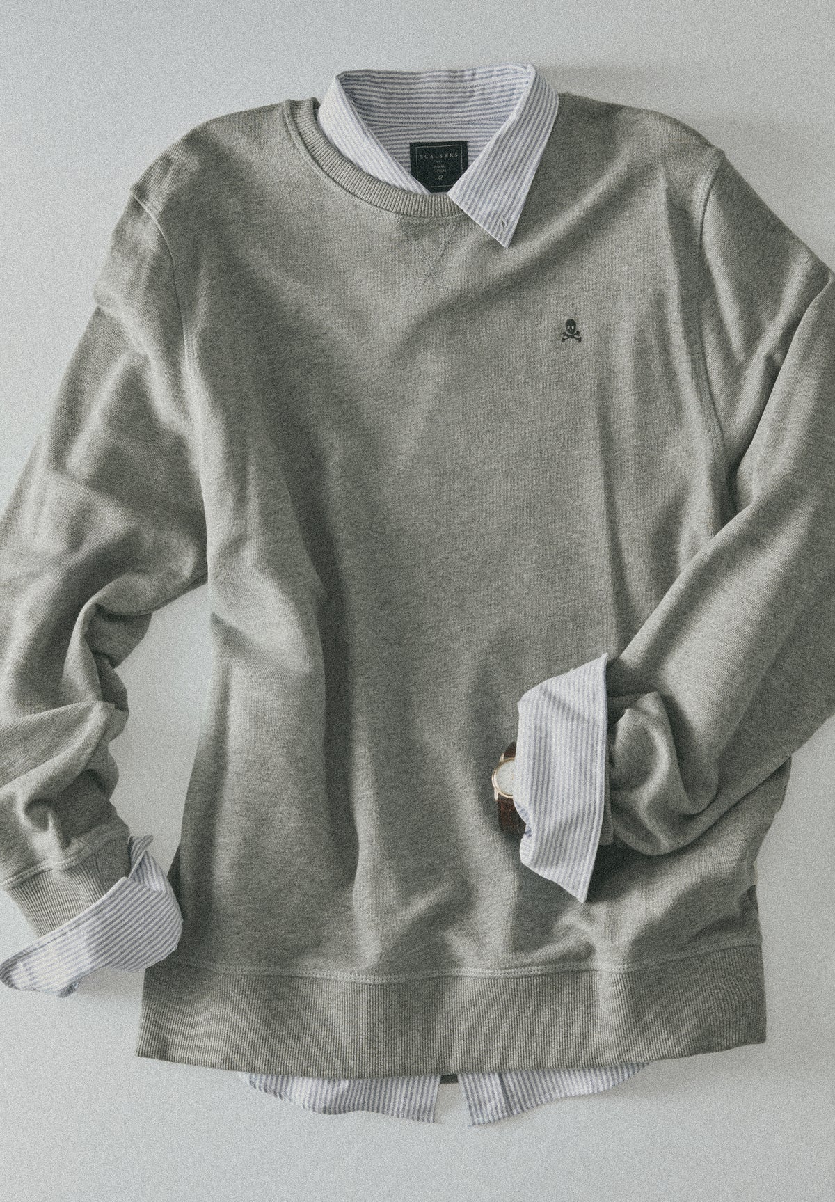 SWEATSHIRT BÁSICA BORDADA EM CONTRASTE