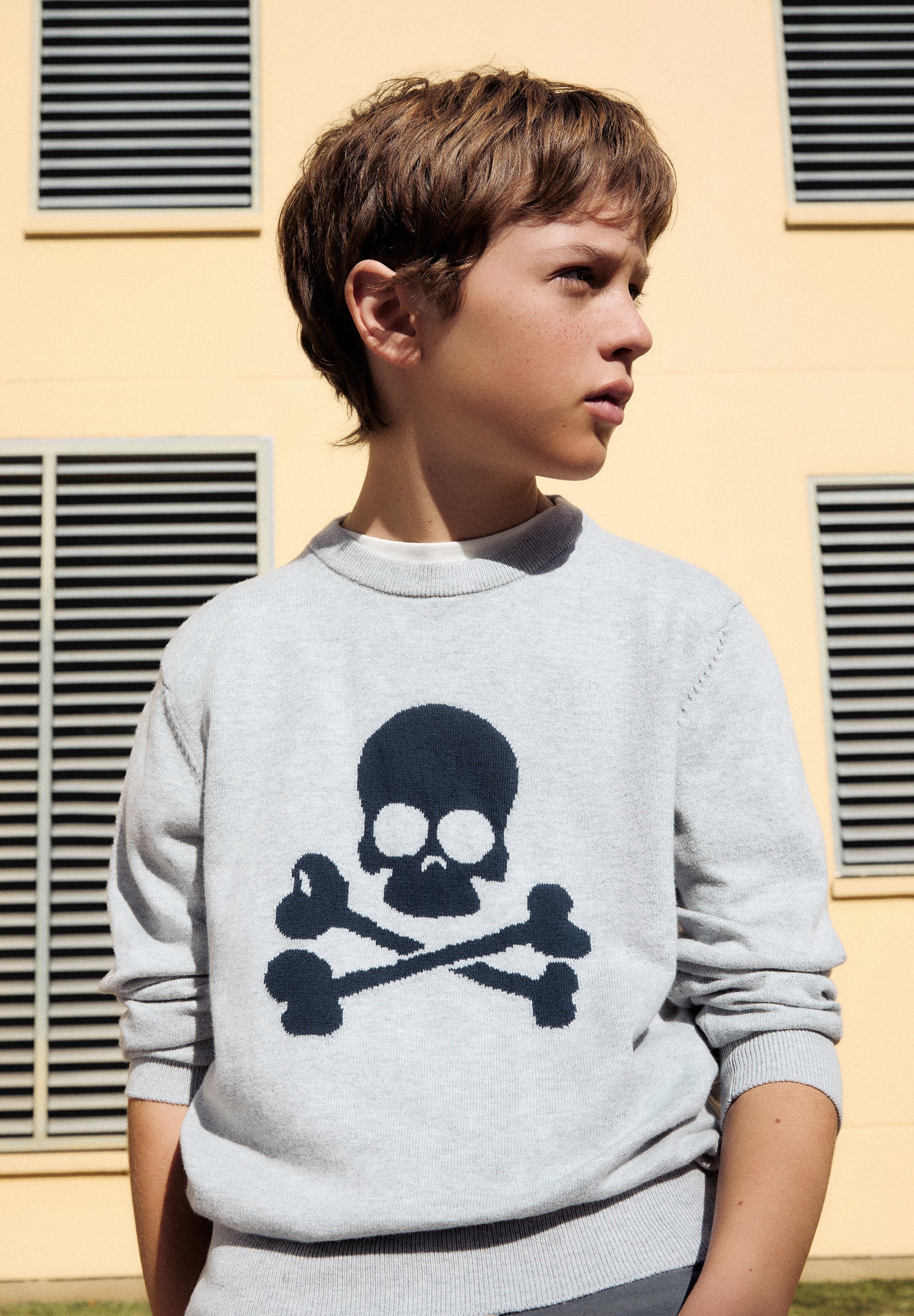 CAMISOLA COM SKULL A CONTRASTAR