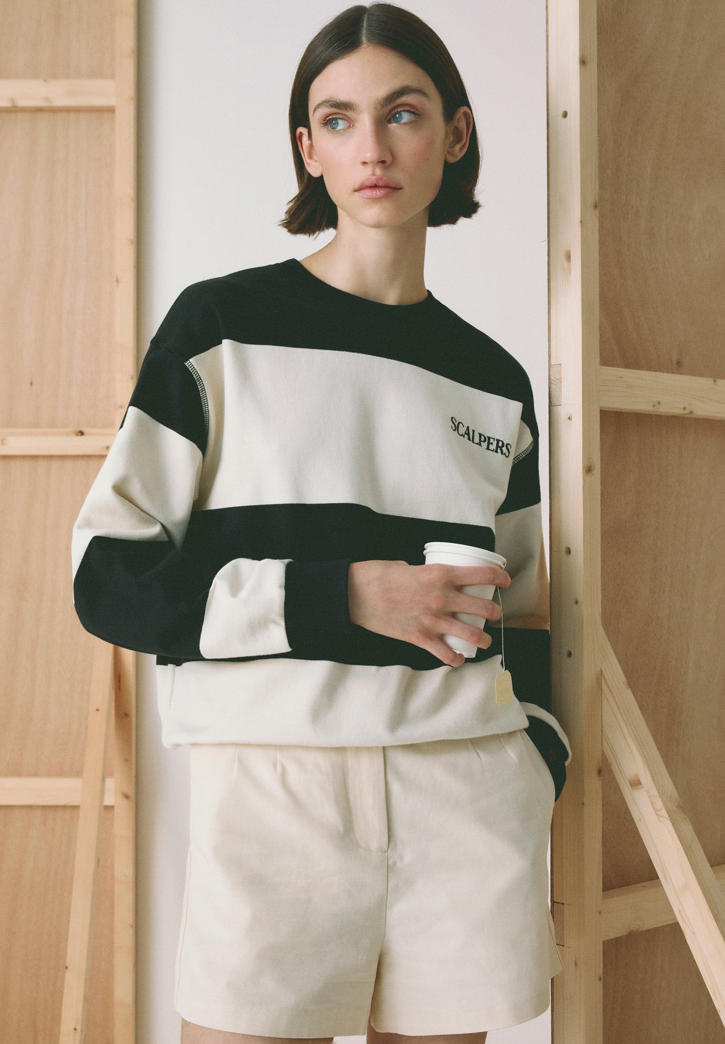 SWEATSHIRT ÀS RISCAS C/ LOGÓTIPO BORDADO
