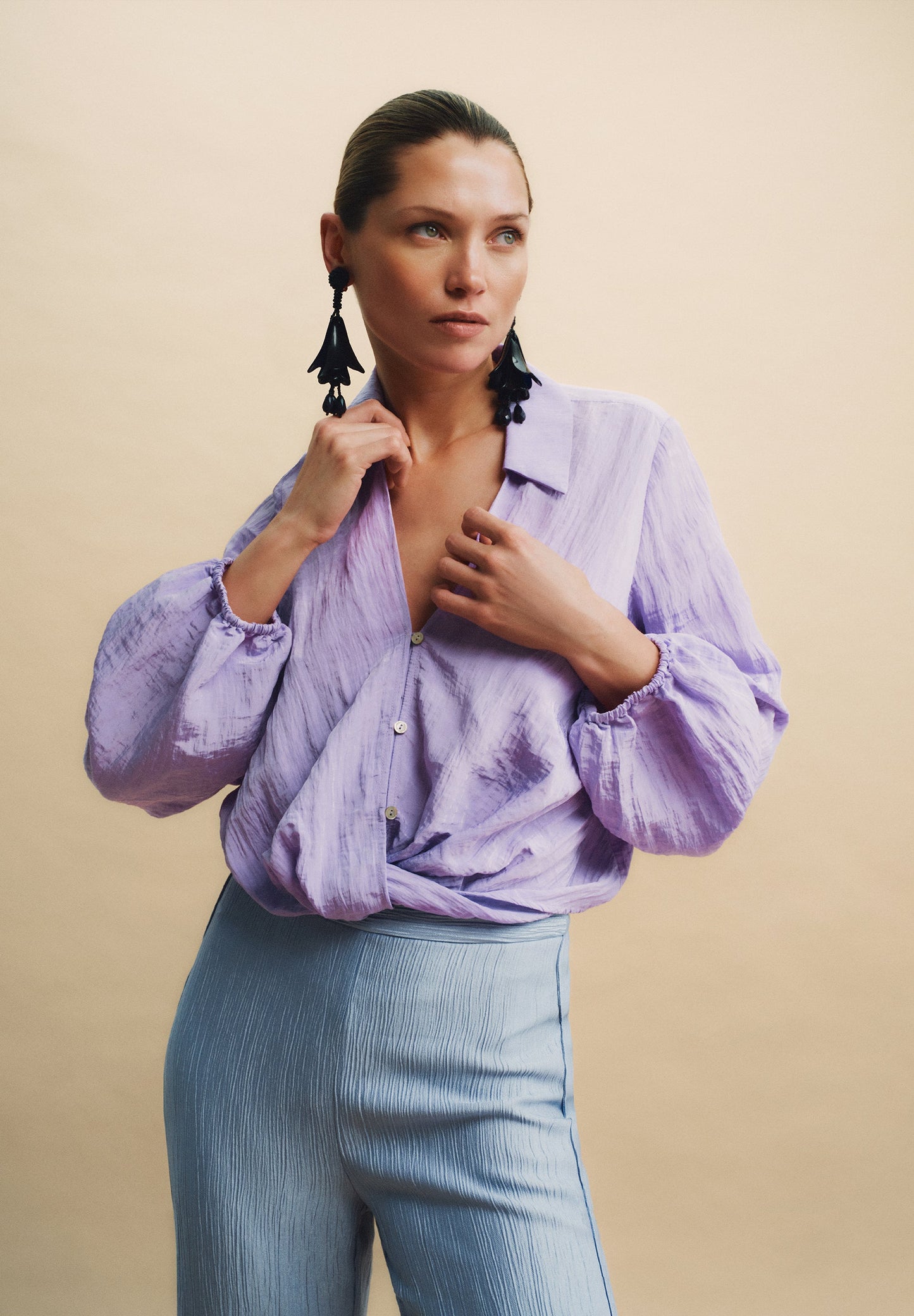 BLUSA FLUIDA COM PORMENOR CRUZADO