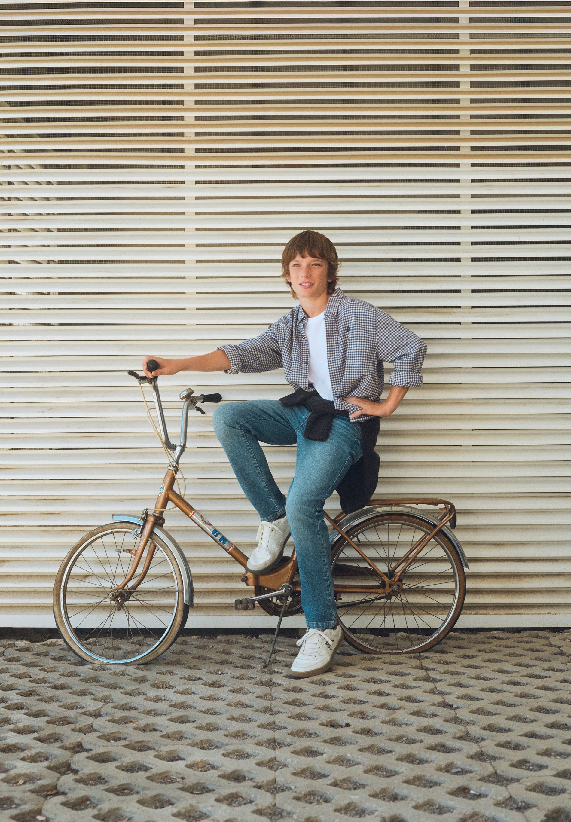 CALÇAS JEANS A DIREITO