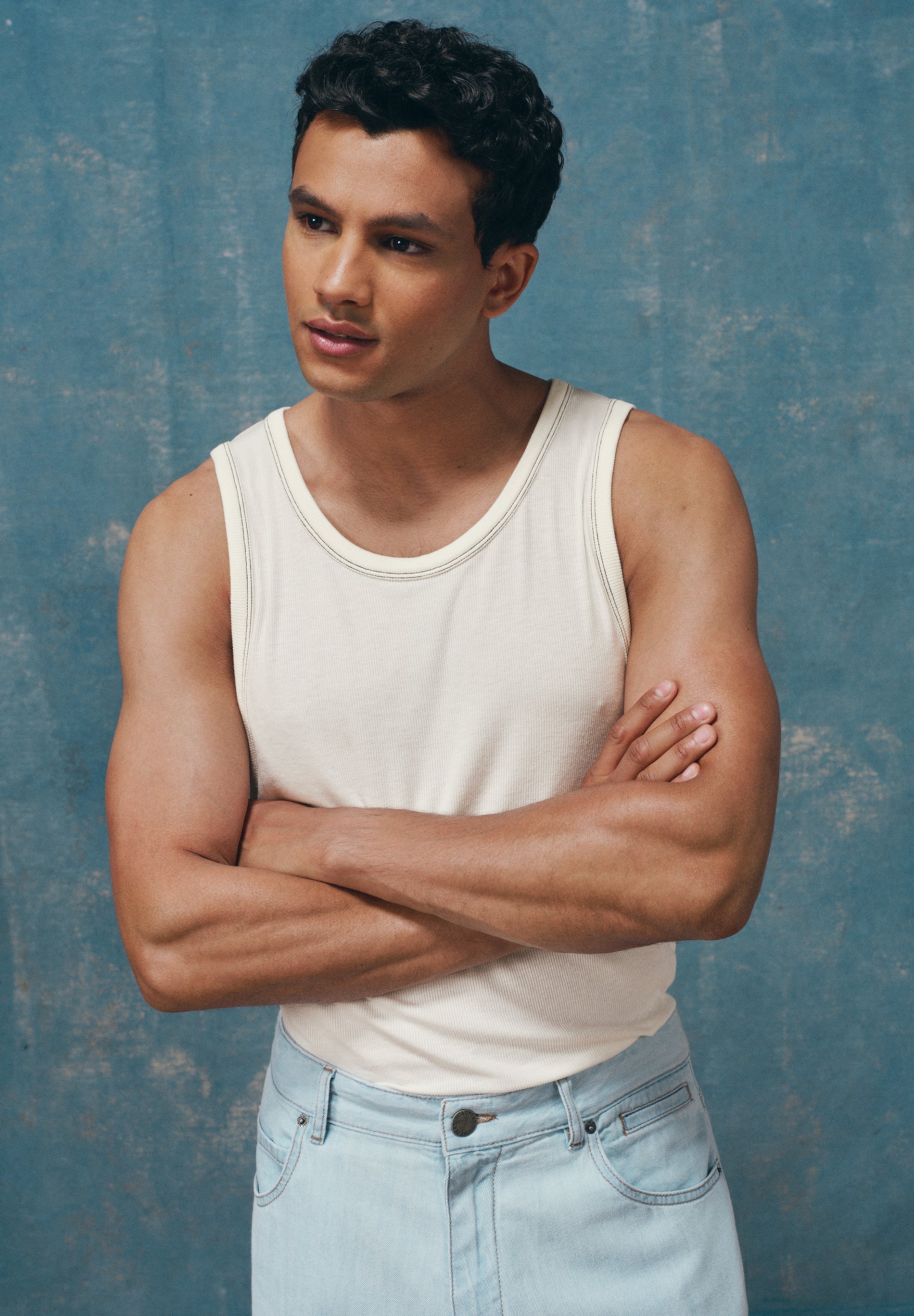 TANK TOP COM COSTURAS EM CONTRASTE