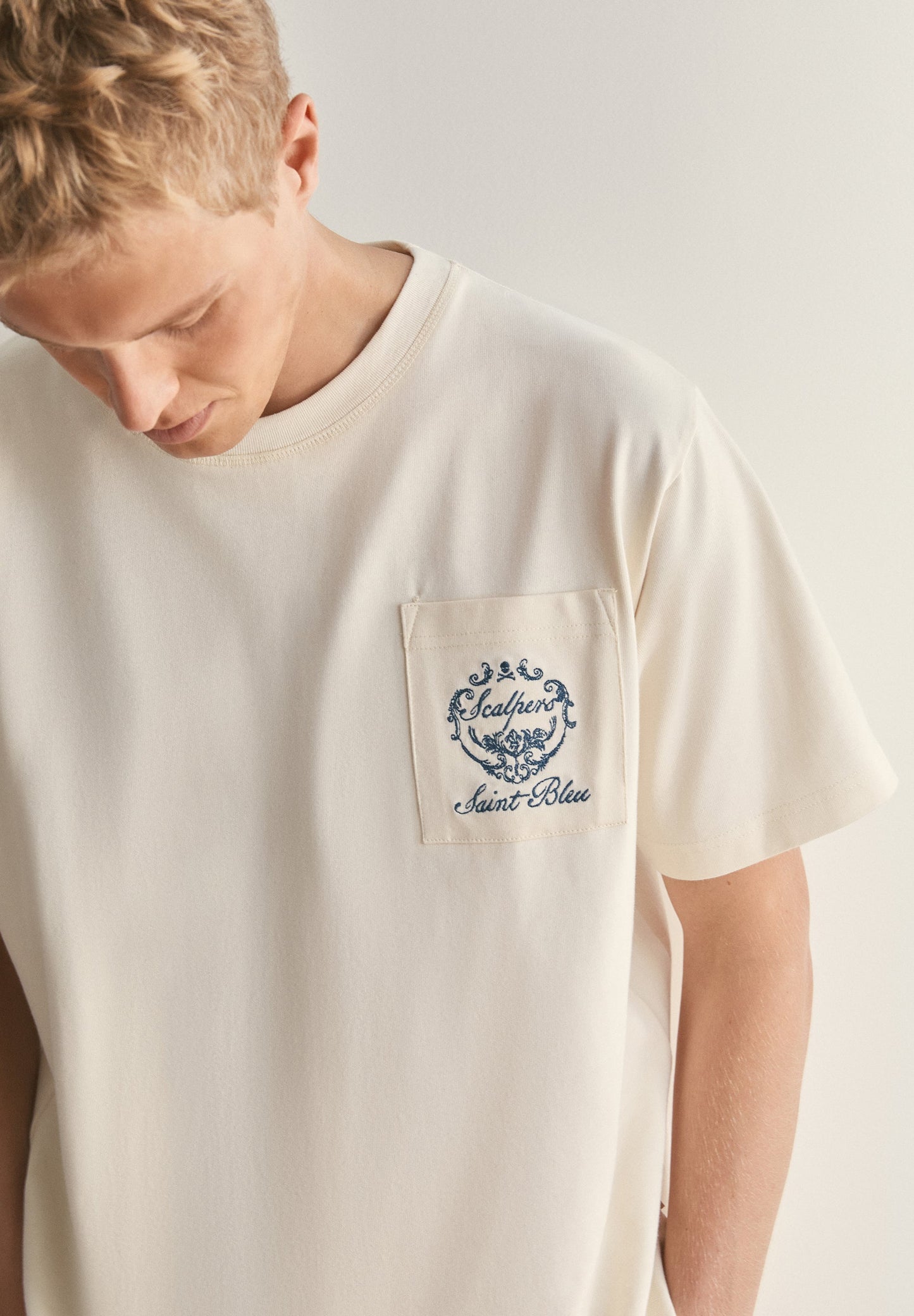 T-SHIRT COM BORDADO BOXY FIT