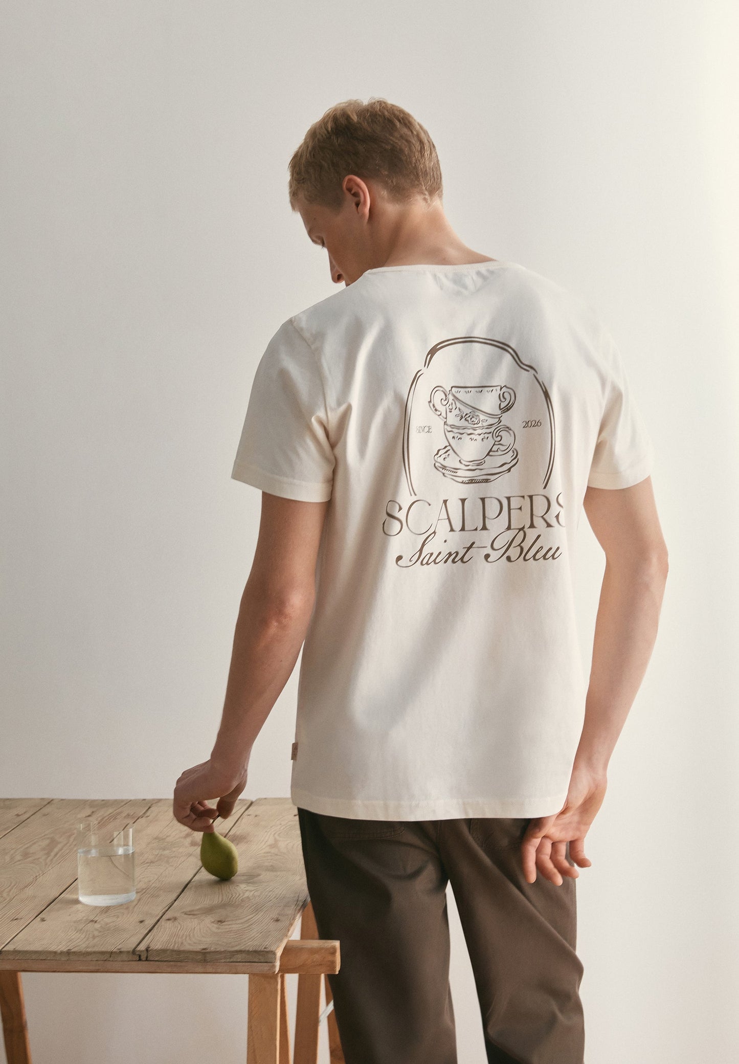 T-SHIRT COM PADRÃO EM CONTRASTE