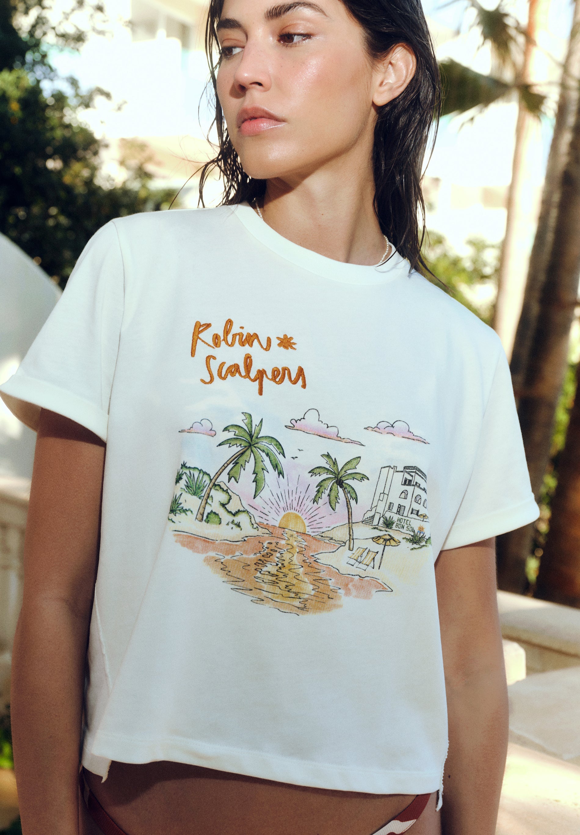 T-SHIRT ESTAMPADA BORDADA