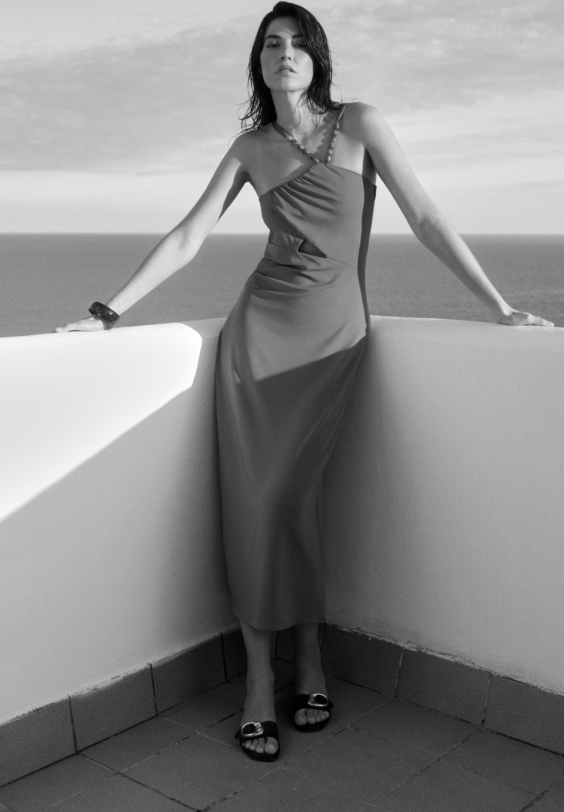 VESTIDO MIDI ASSIMÉTRICO