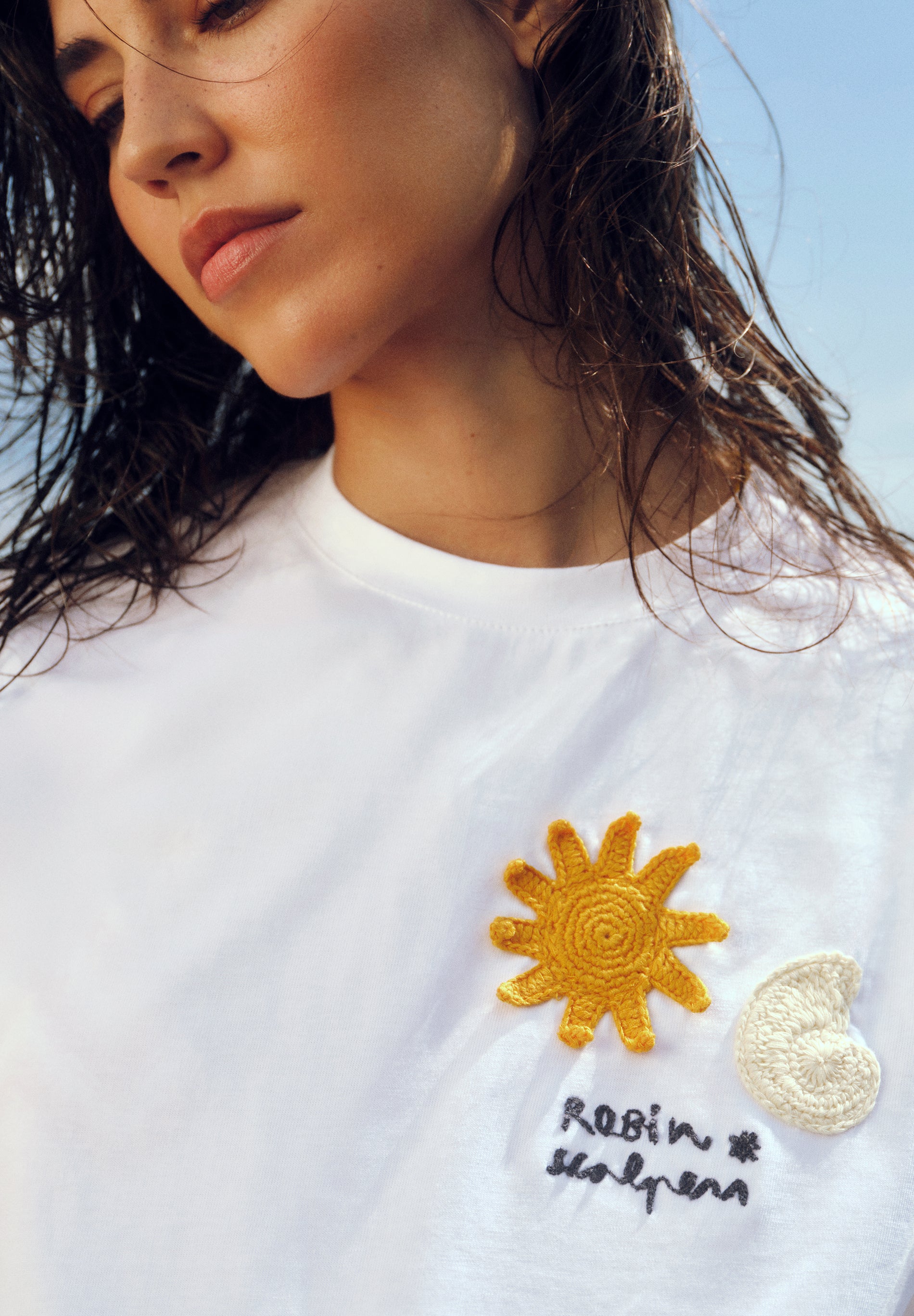T-SHIRT PORMENORES BORDADO